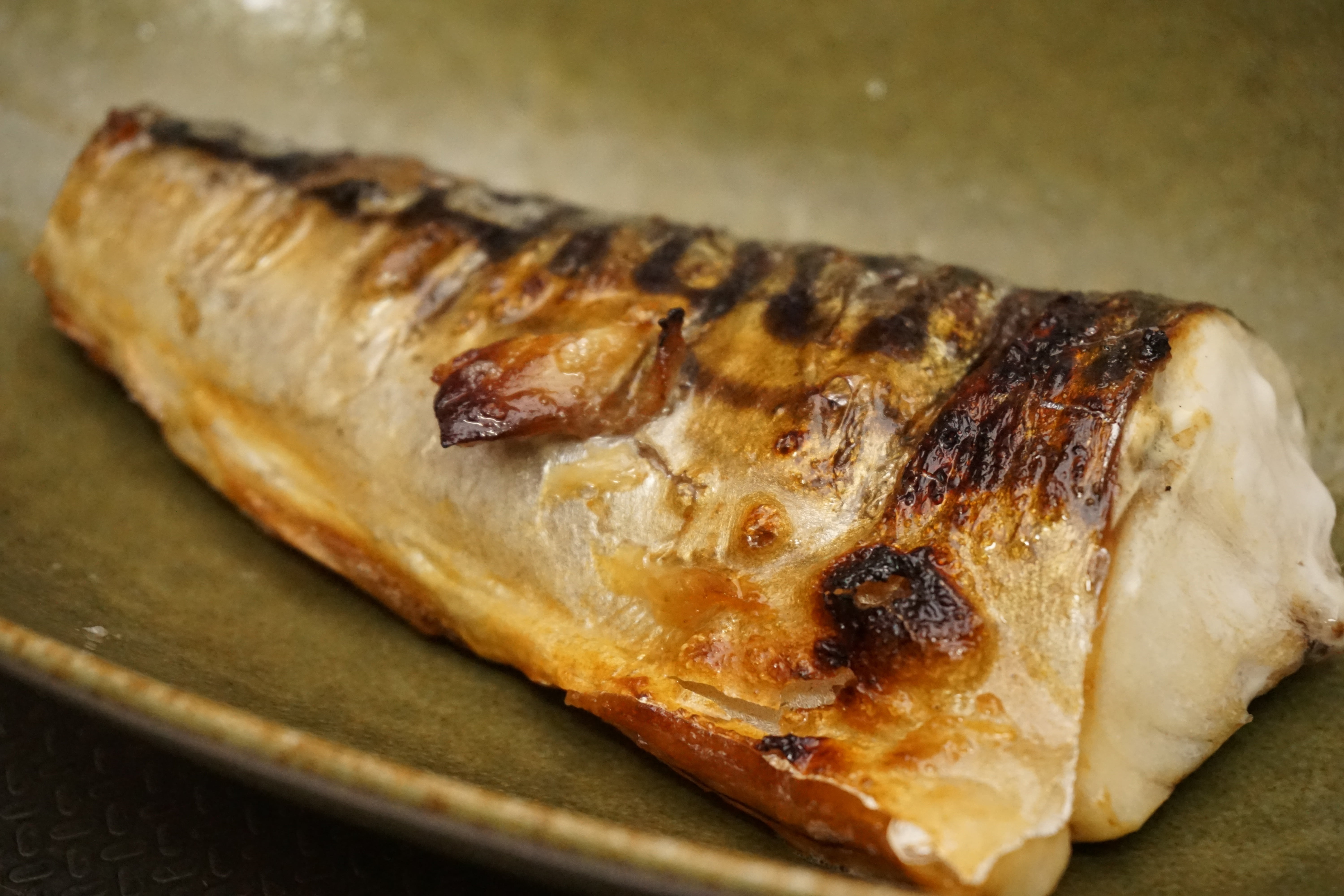 close-up, ready-to-eat, grilled eyes, fish, slice, no people, food and drink, freshness, food, high angle view, cuisine, salted mackerel, selective focus, HD Wallpaper