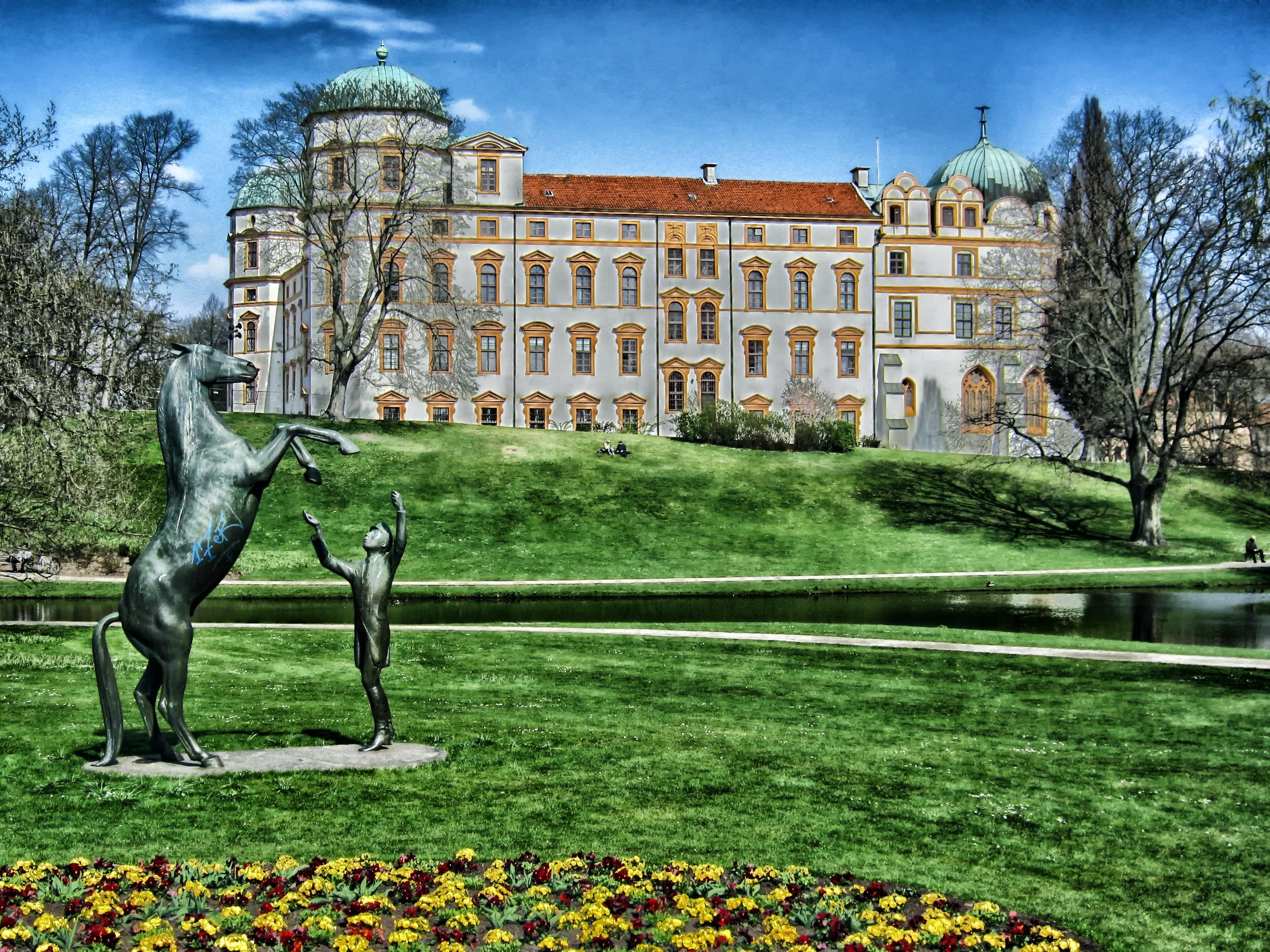 formal Garden, grounds, nature, 2K, no people, architecture, europe, flower, lawn, hdr, spring, trees, statue, tree, travel destinations, outdoors, growth, HD Wallpaper