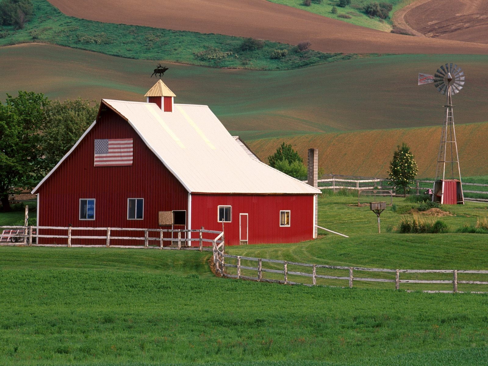 grass, 720P, field, outdoors, green color, nature, farm, flag, plant, day, built structure, environment, barn, building exterior, scenics - nature, building, HD Wallpaper