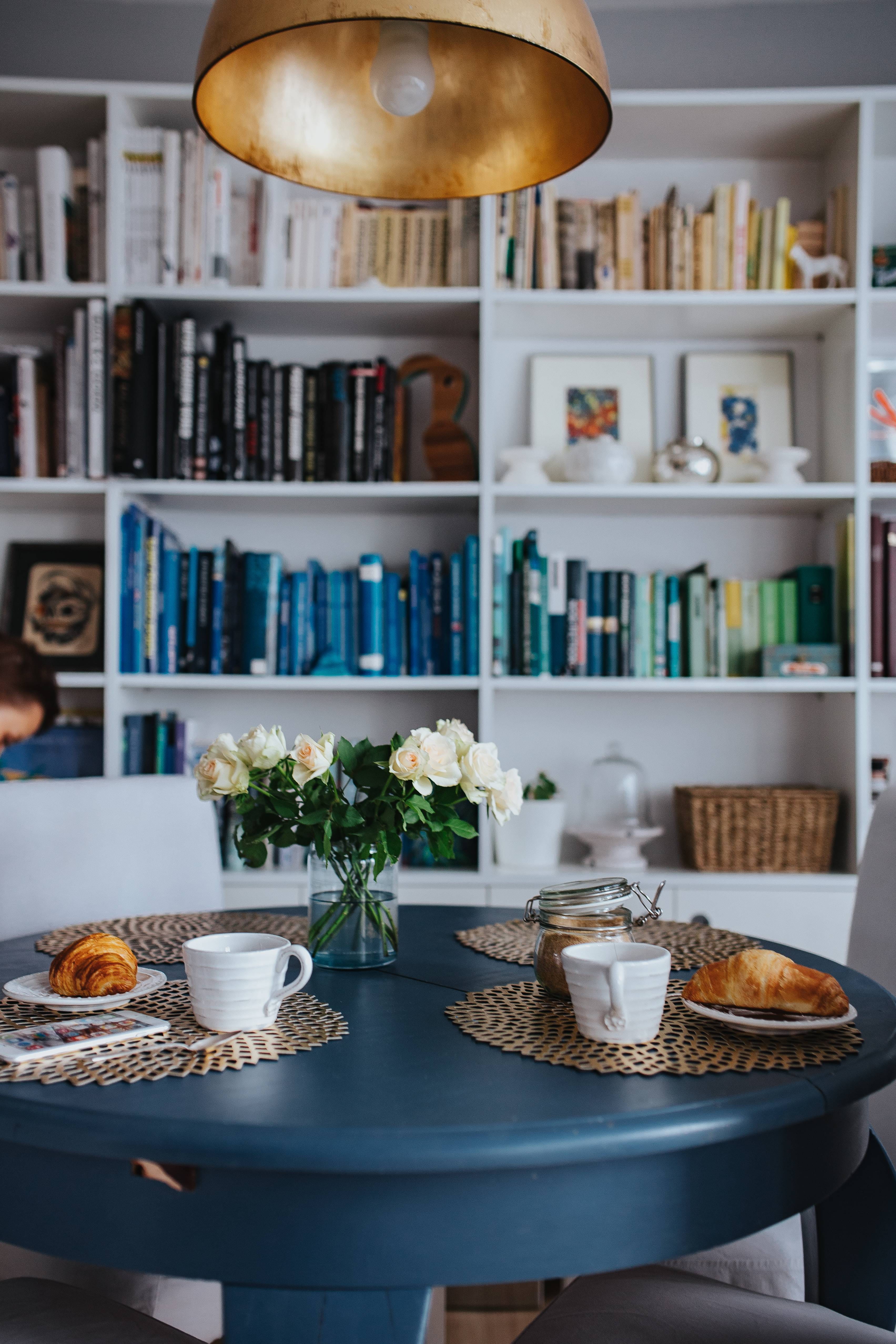 flowers, crockery, illuminated, 4K, mats, decor, table, food and drink, cup, lifestyles, mat, Round, bookshelf, domestic Room, lighting equipment, refreshment, Phone HD Wallpaper