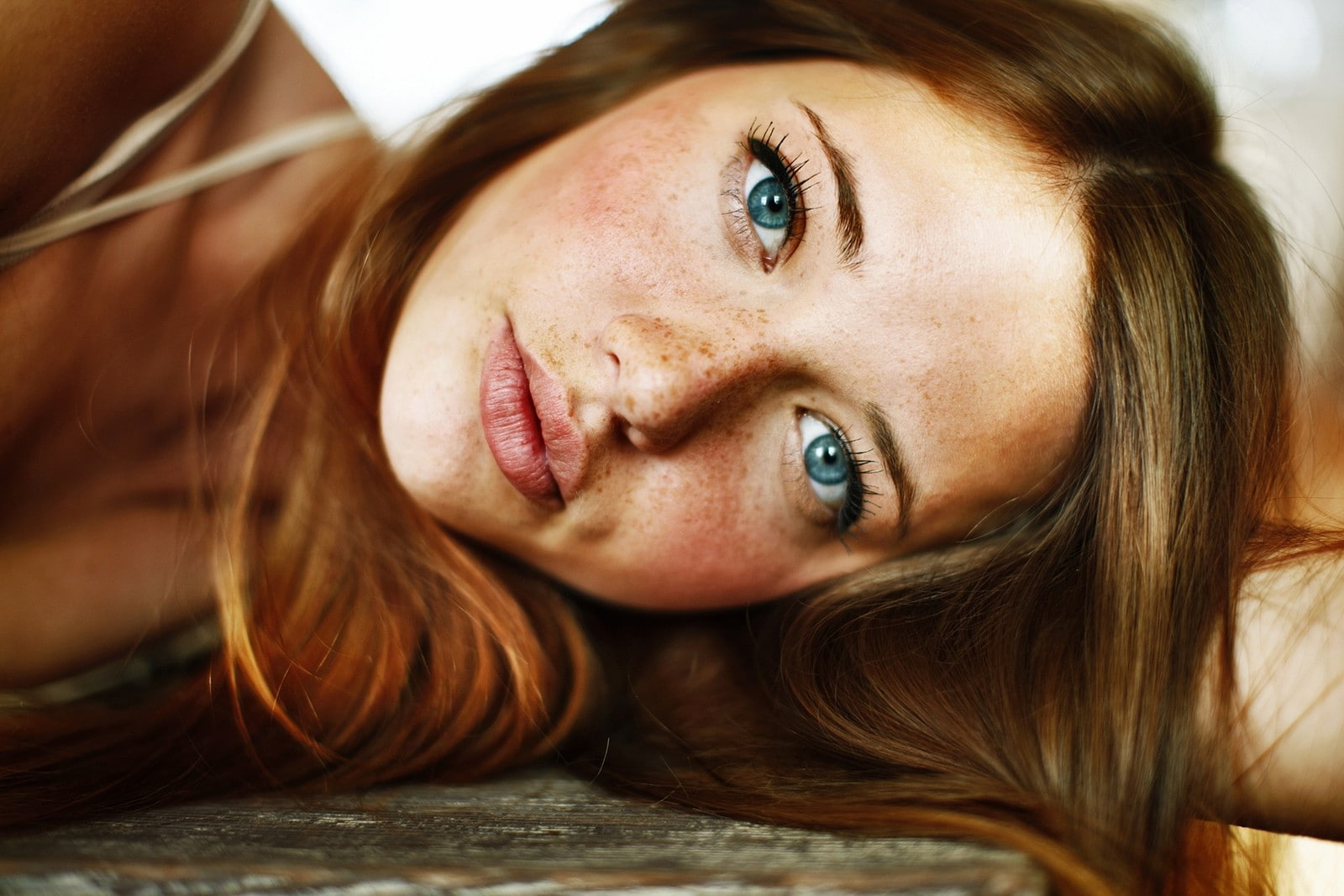 lifestyles, one person, human face, body part, young women, young adult, 720P, solo, brown hair, beauty, portrait, freckles, hairstyle, adult, indoors, HD Wallpaper