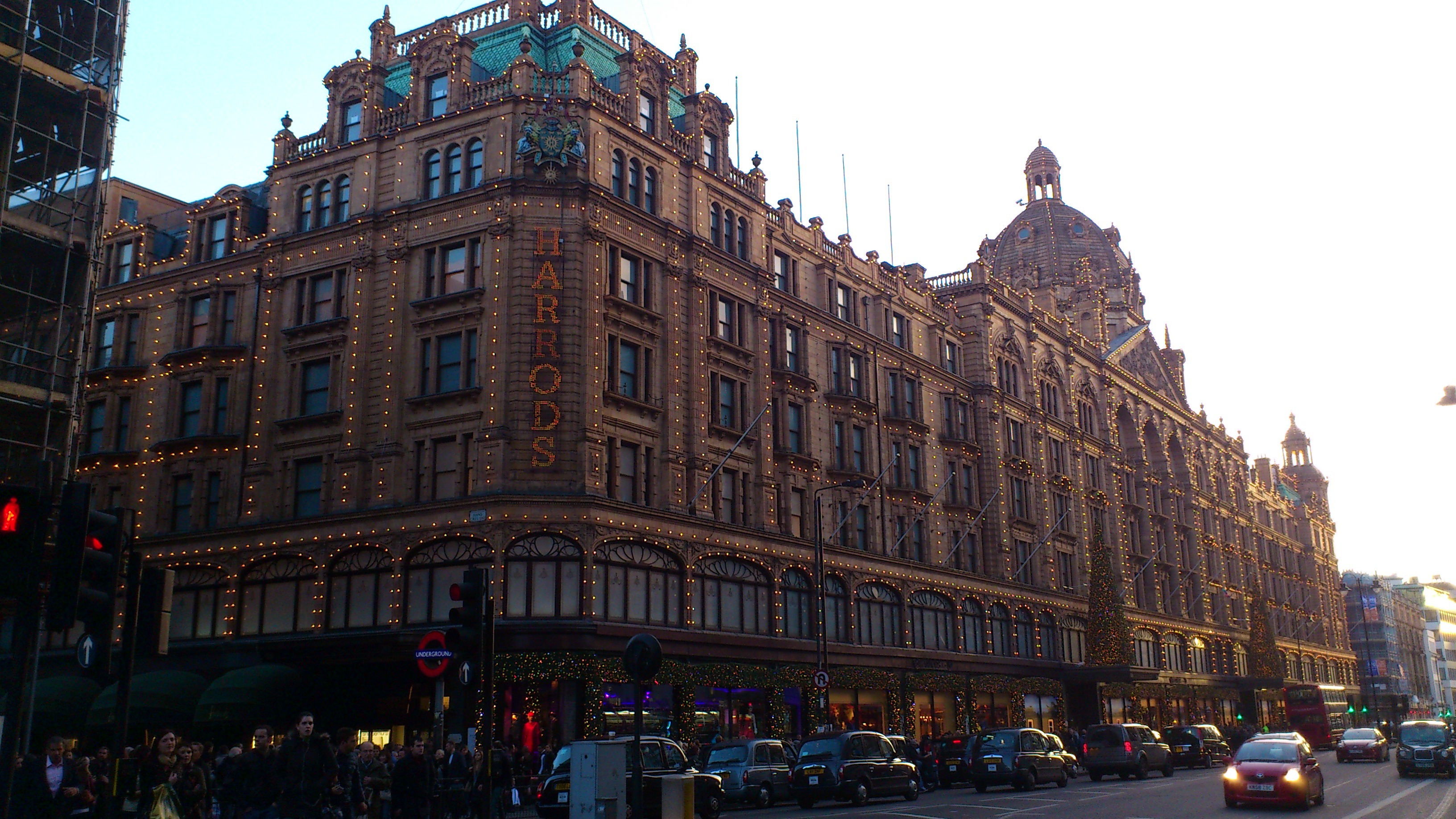 shopping, window, car, london, land vehicle, nature, harrods department store, daytime, building, beside, luxury, outdoors, road, transportation, large group of people, HD Wallpaper