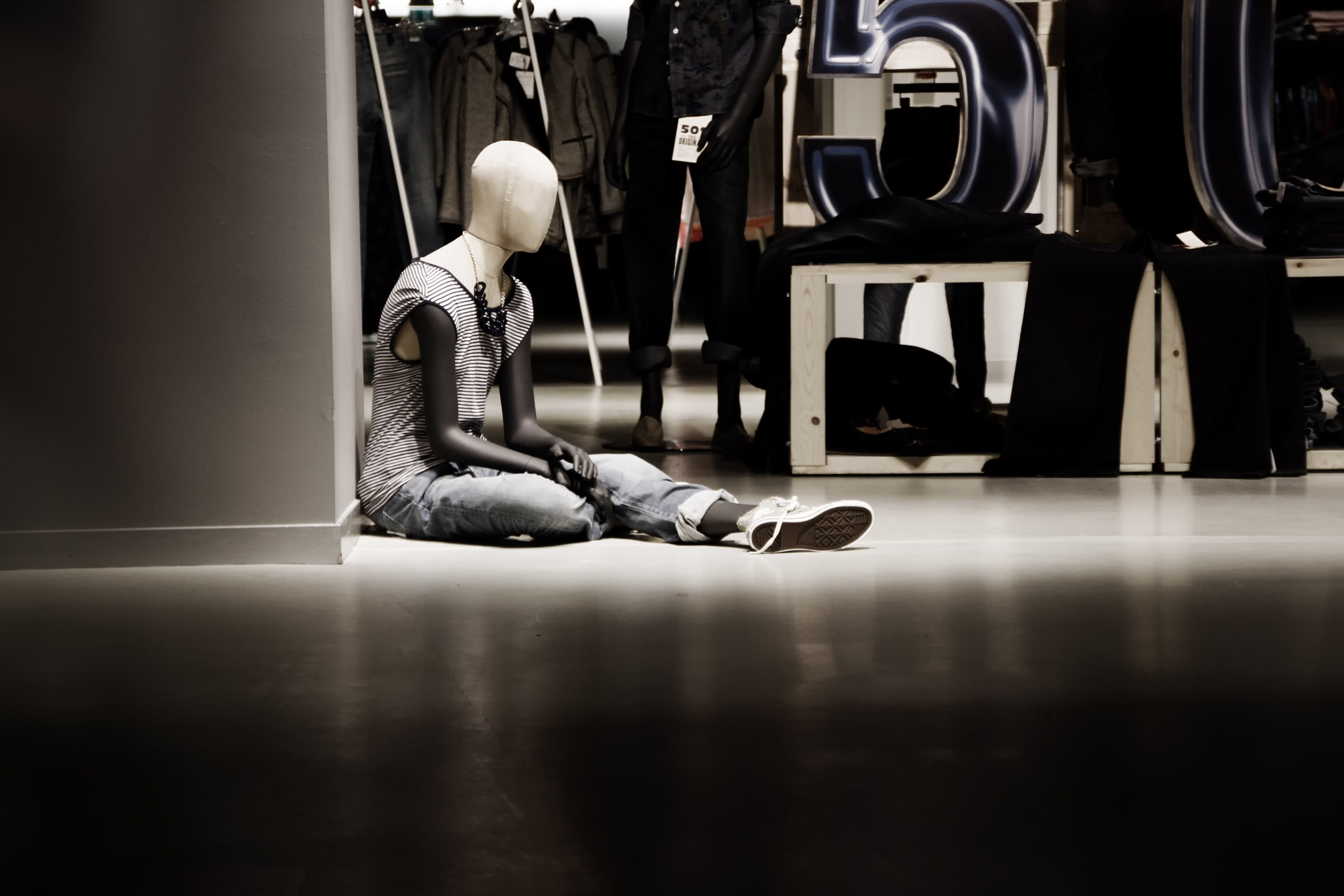 mannequin, window, surface level, men, young adult, relaxation exercise, alone, sitting, relaxation, sport, one person, casual clothing, full length, adult, HD Wallpaper