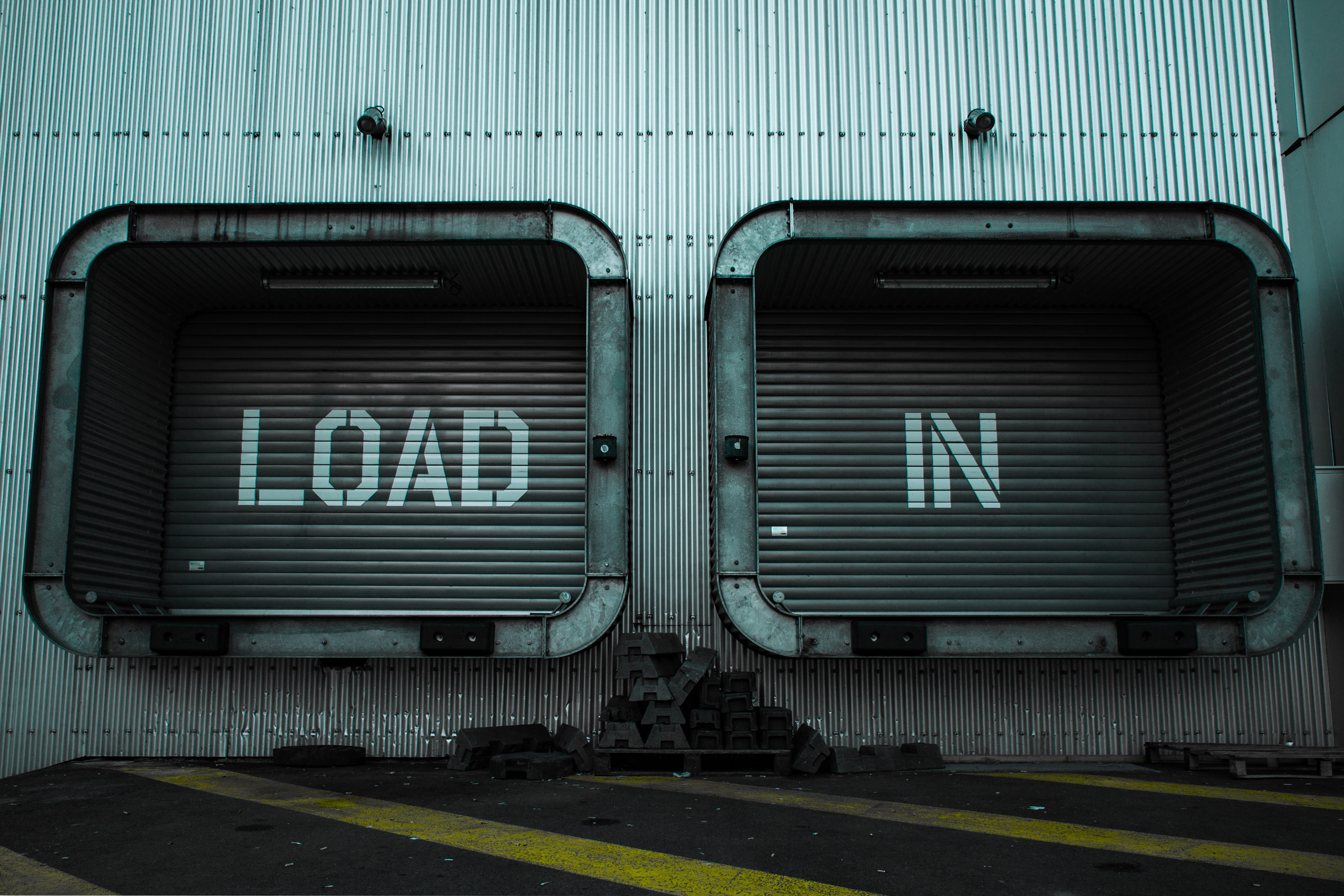 no people, nefs, sign, spaceship, iron, industrial, closed, iledenantes, wharf, western script, in, as máquinas da ilha, grey, outdoors, garage, number, HD Wallpaper