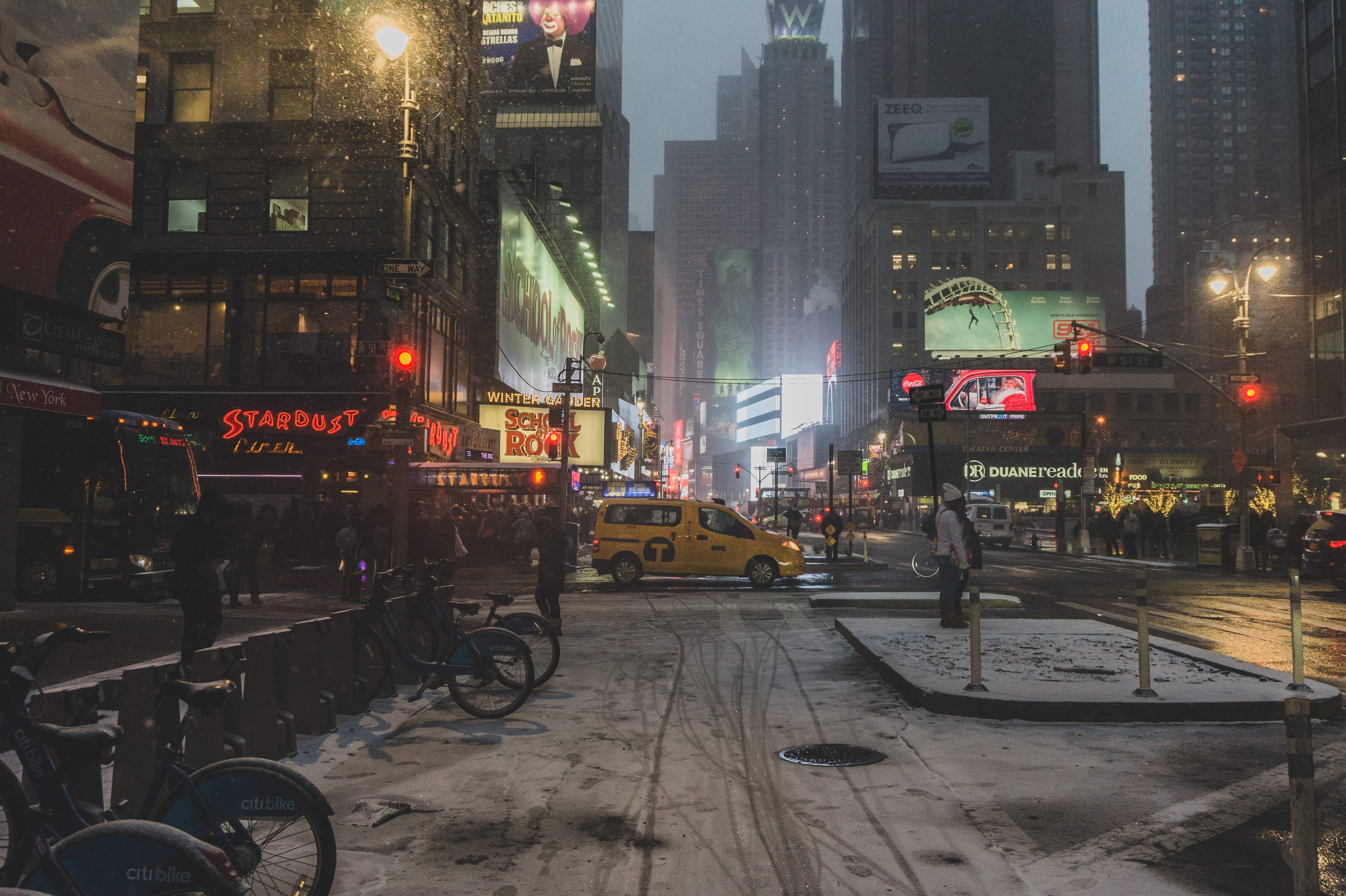 taxi, nature, winter, skyscraper, city, outdoors, times square, built structure, christmas, motor vehicle, usa, busy, 4K, modern, land vehicle, office building exterior, HD Wallpaper