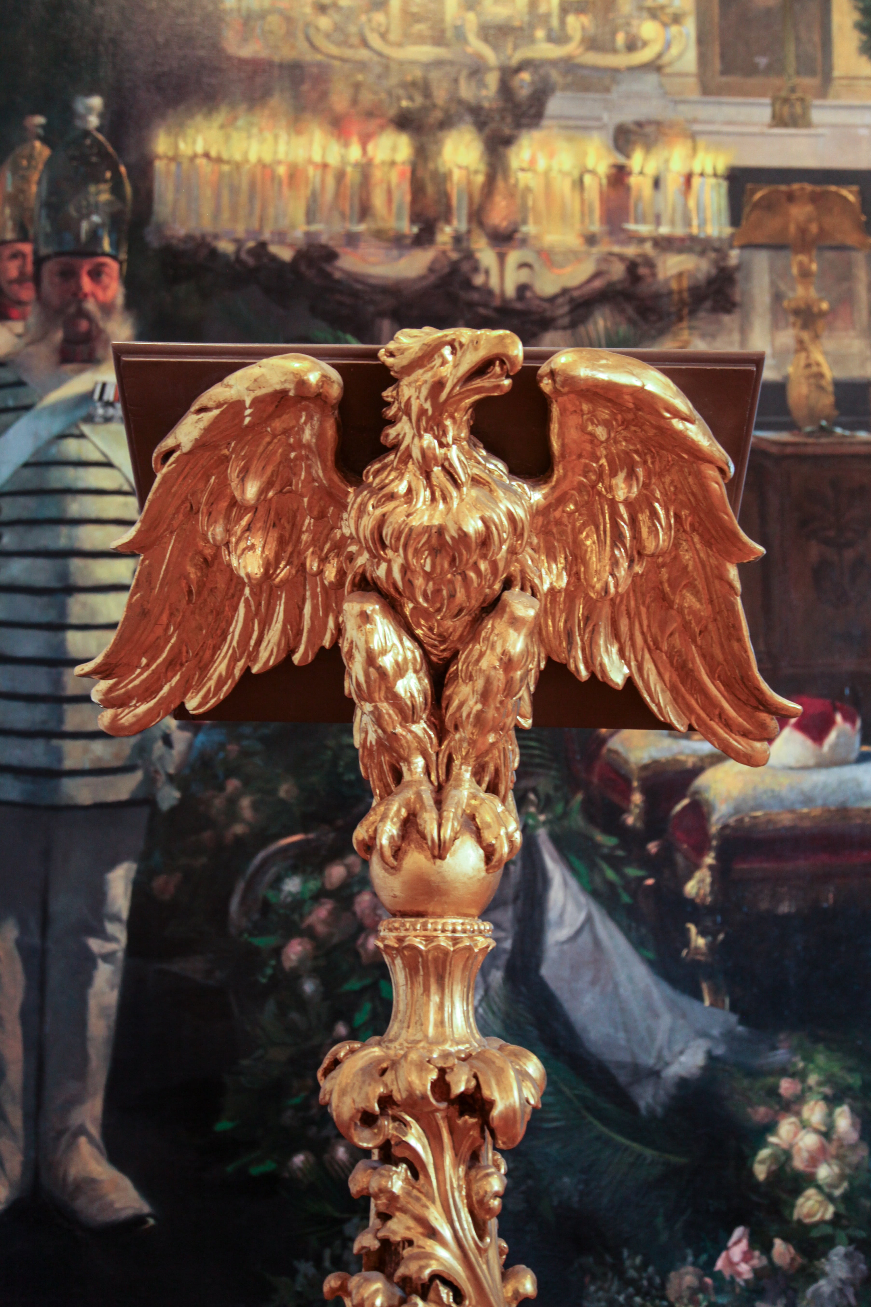 podium, outdoors, religion, incidental people, statue, tourism, art and craft, creativity, culture, eagle, golden, human representation, old, imperial, Phone HD Wallpaper