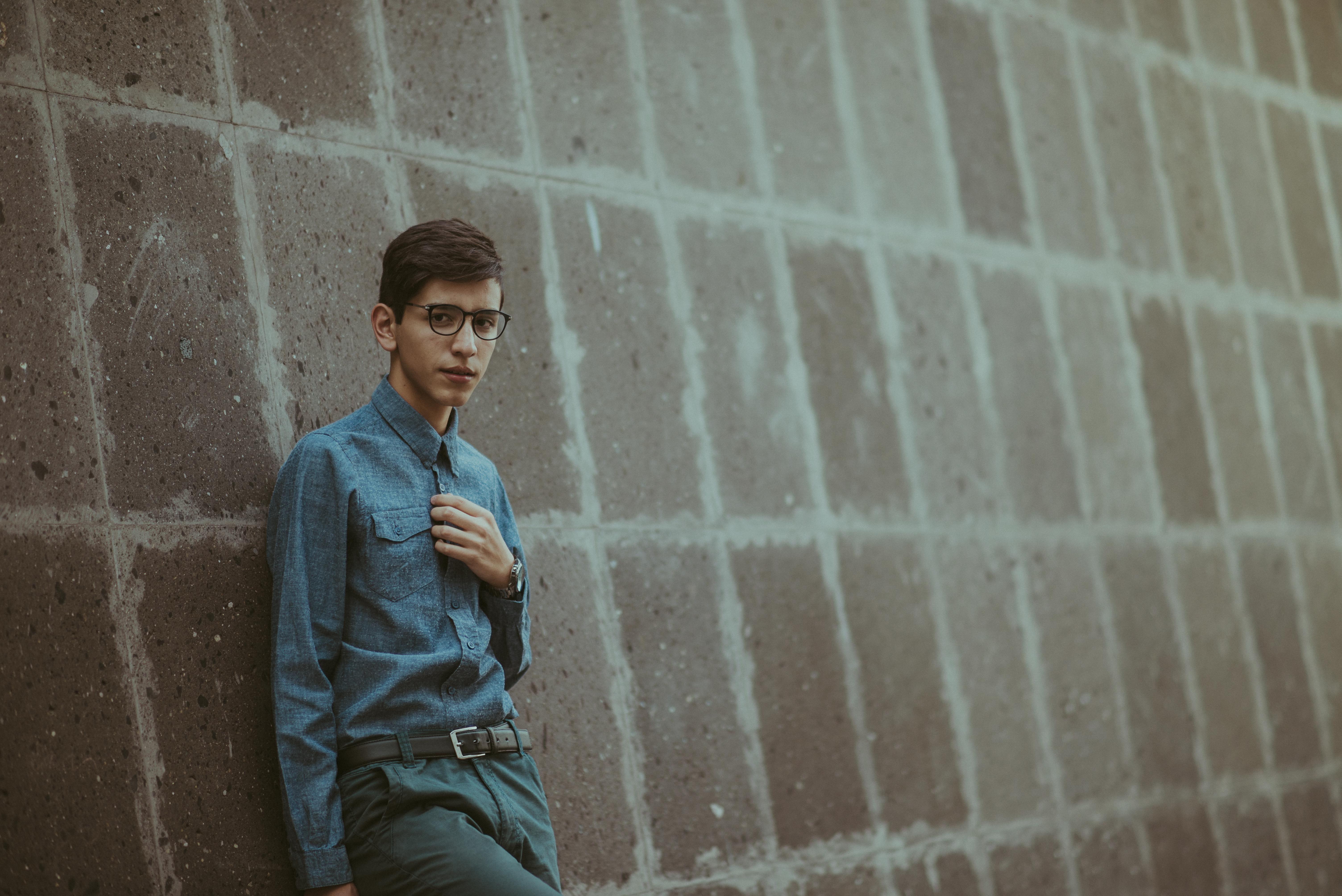 front, casual clothing, person, old, teenage boys, architecture, shirt, men, fashion, leaning, male, rain, money, wall, teenager, glass, outdoors, spectacles, HD Wallpaper