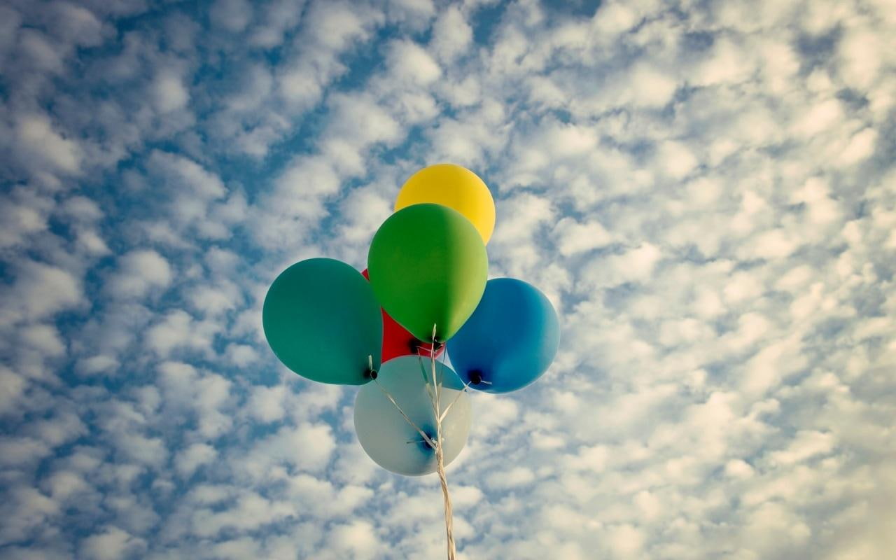 toy balloon, yellow, balloon, toy, balloons, red, teal, blue, closeup, clouds, sky, 720P, miscellaneous, HD Wallpaper