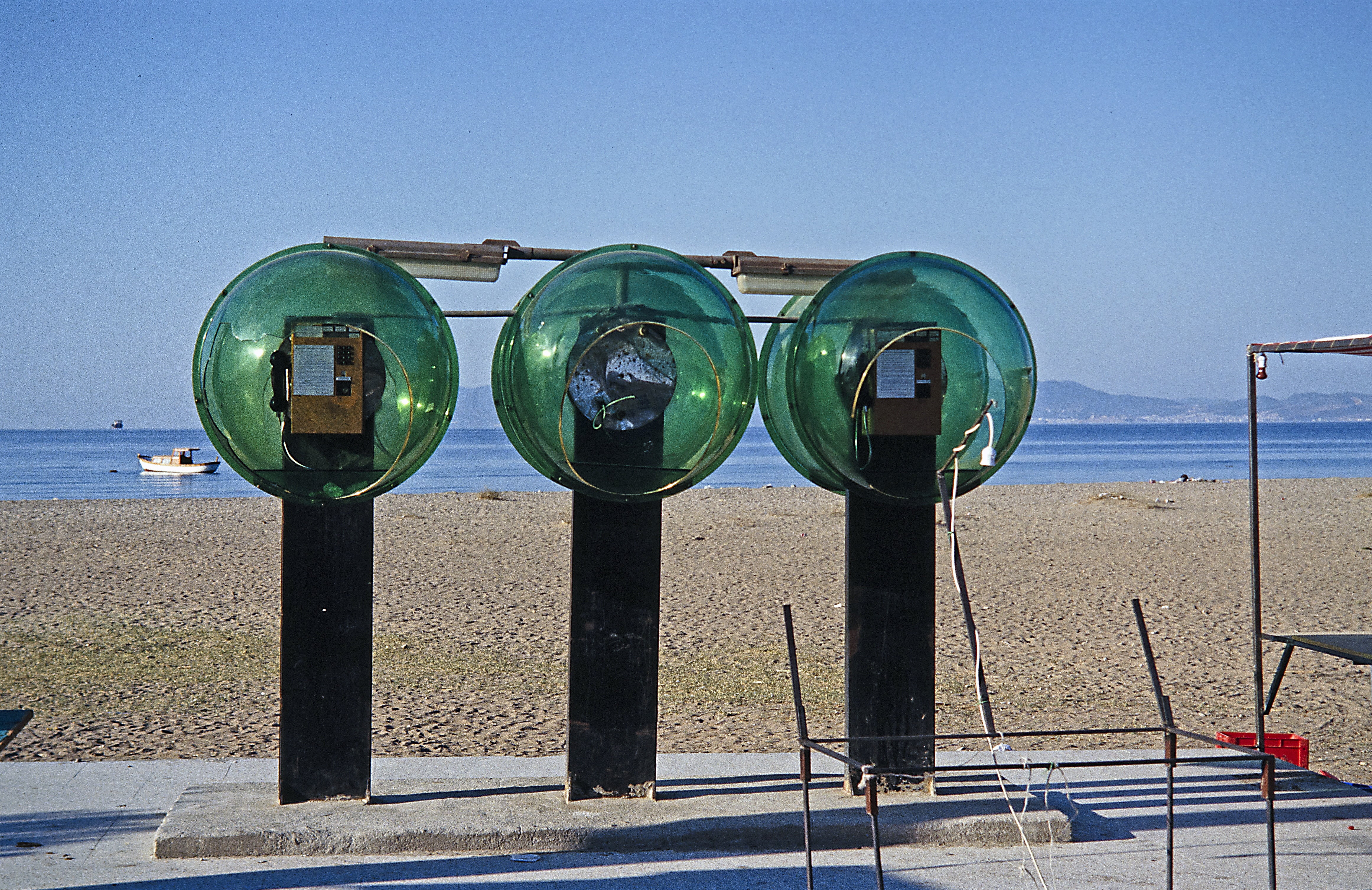 metal, outdoors, horizon over water, sky, no people, unfashionable, nature, phone, payphone, defect, old, horizon, sand, telephone booths, clear sky, technology, HD Wallpaper