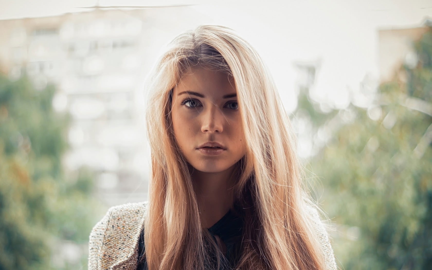 women, gray, 720P, outdoors, top, fahrbar+, wearing, beauty, beige, looking at viewer, hairstyle, adult, long hair, serious, young women, hair  , woman, HD Wallpaper