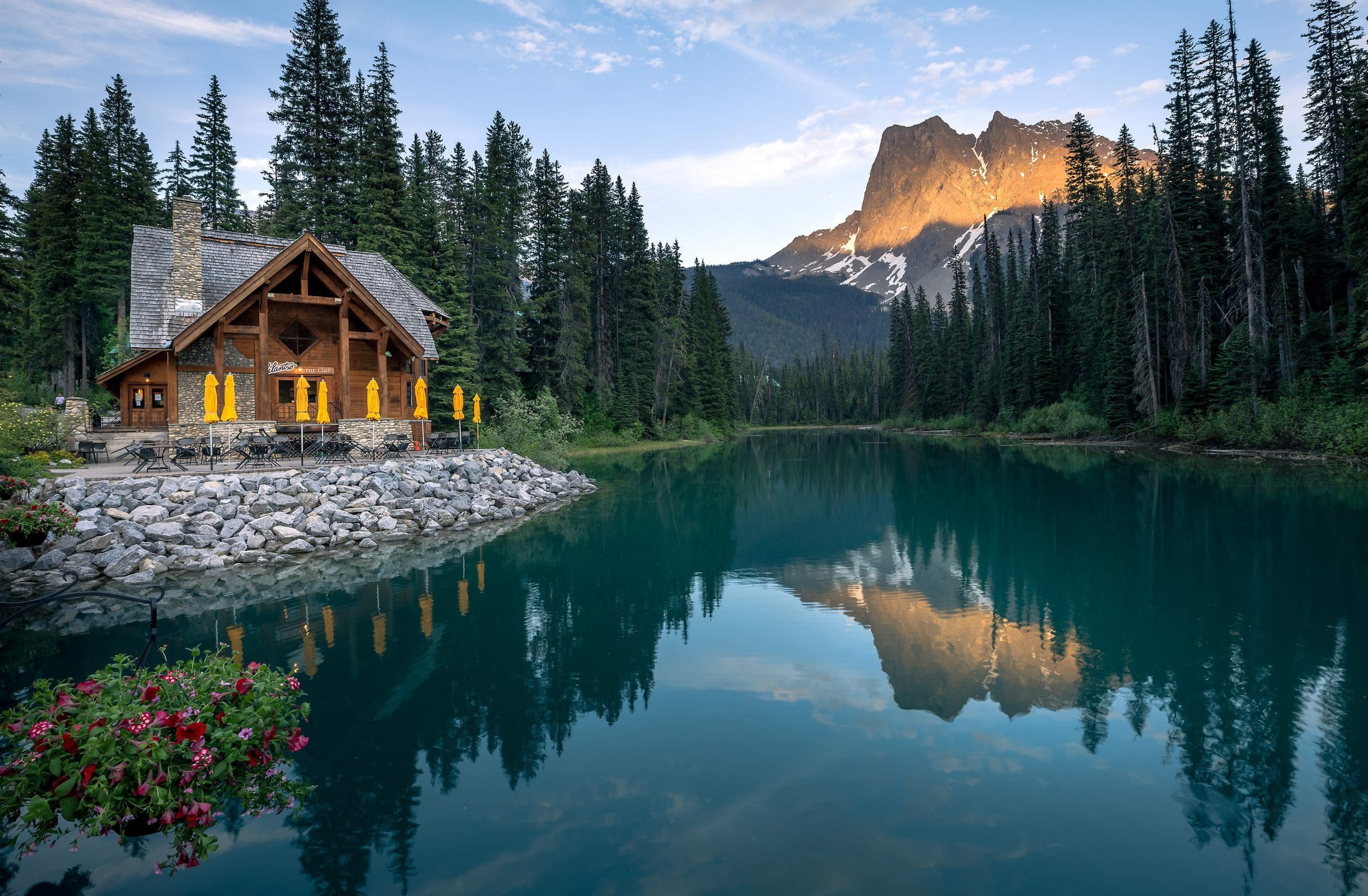 building exterior, forest, mountain, tranquility, house, waterfront, beauty in nature, reflection, scenics - nature, water, cottage, mountain range, plant, HD Wallpaper