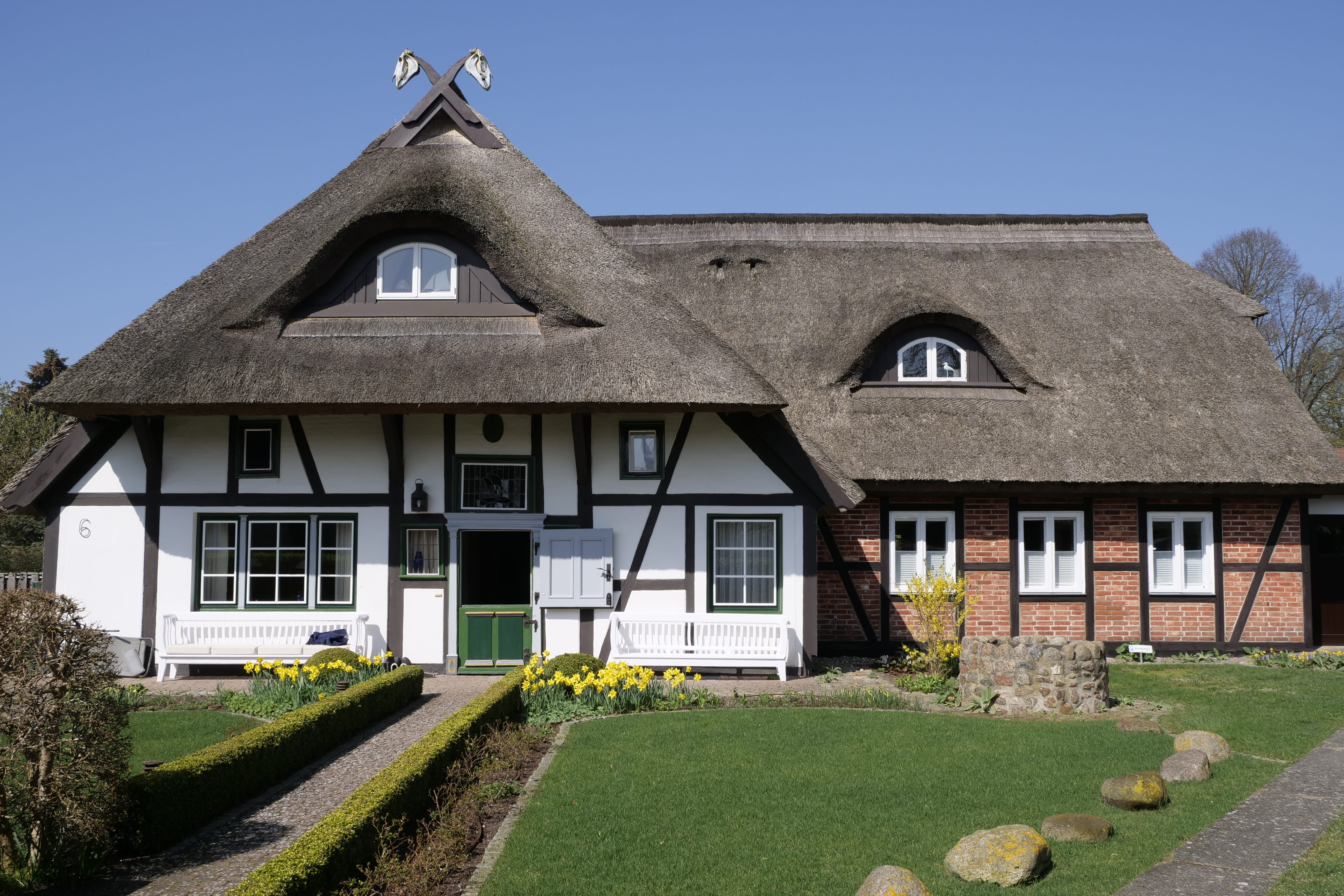 housetop, religion, built structure, architecture, thatched roofs, nature, window, roof, thatched, residential structure, building, day, sunlight, darss, HD Wallpaper