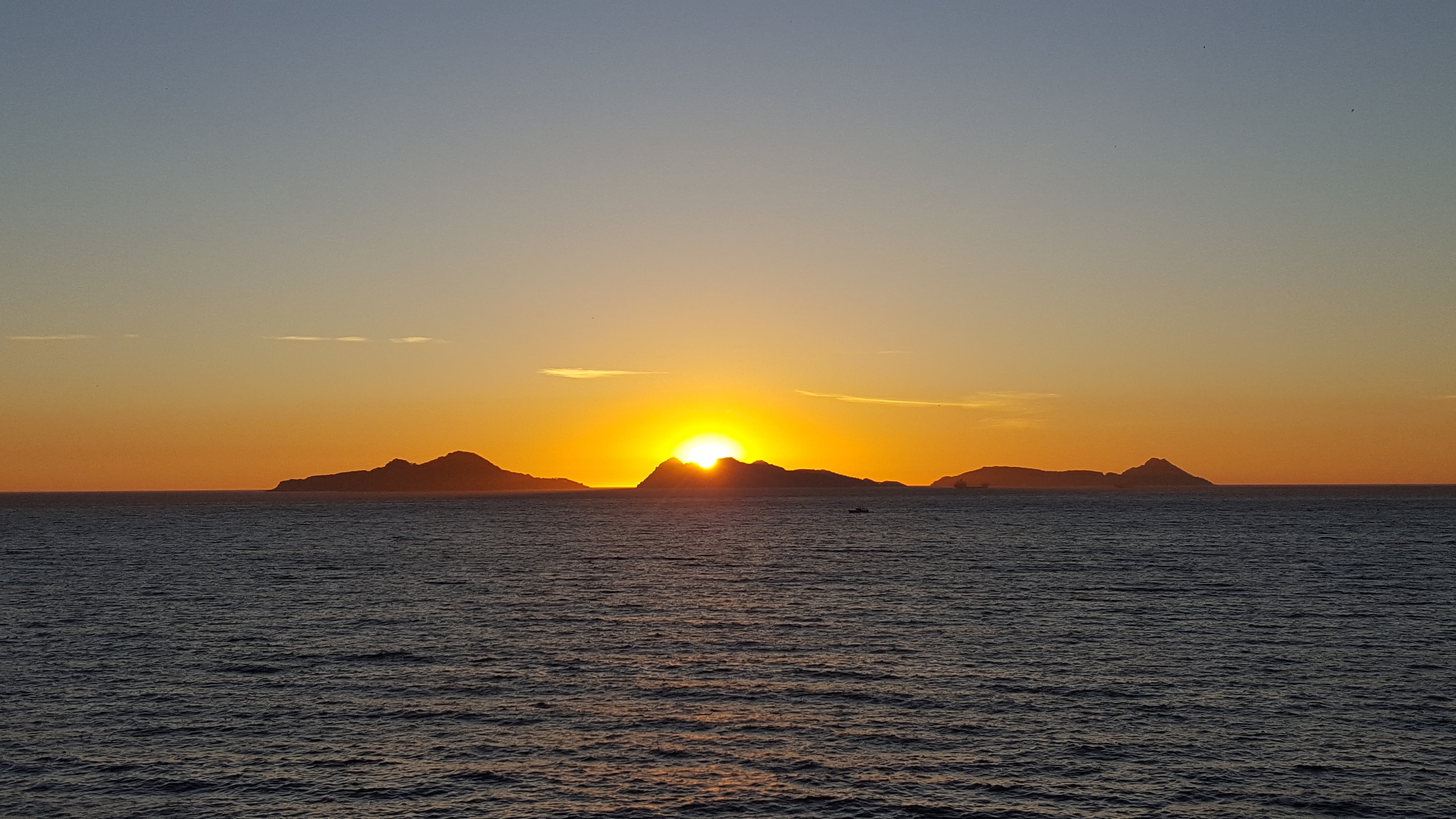 photography, beach, urban skyline, no people, tranquil scene, nigran, cies island, sun, rias baixas, outdoors, red, water, mountain, galicia, sky, evening sun, HD Wallpaper