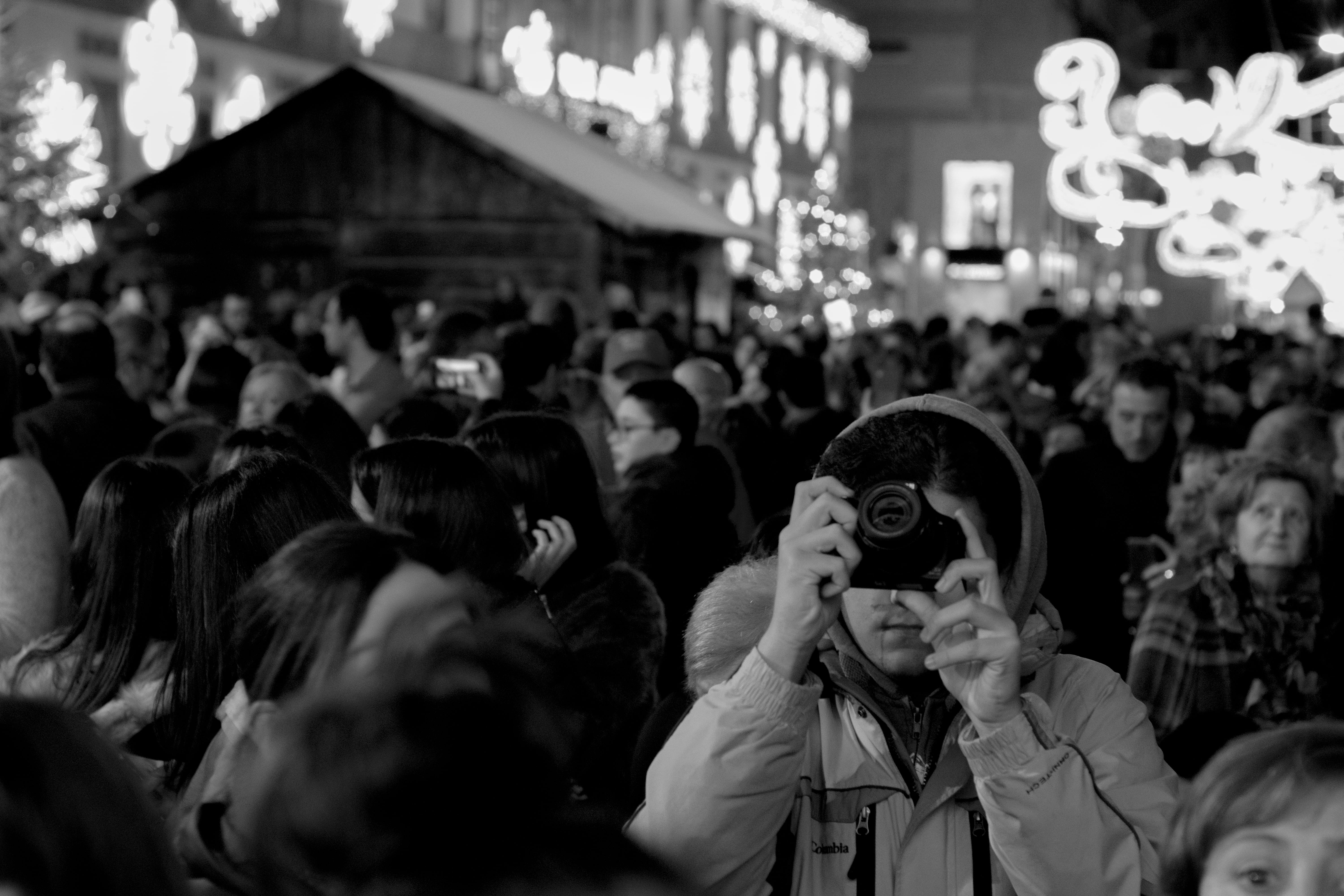 lifestyles, shot, incidental people, activity, photographing, moment, photography, men, navidad, portrait, city, focus on foreground, winter, technology, HD Wallpaper