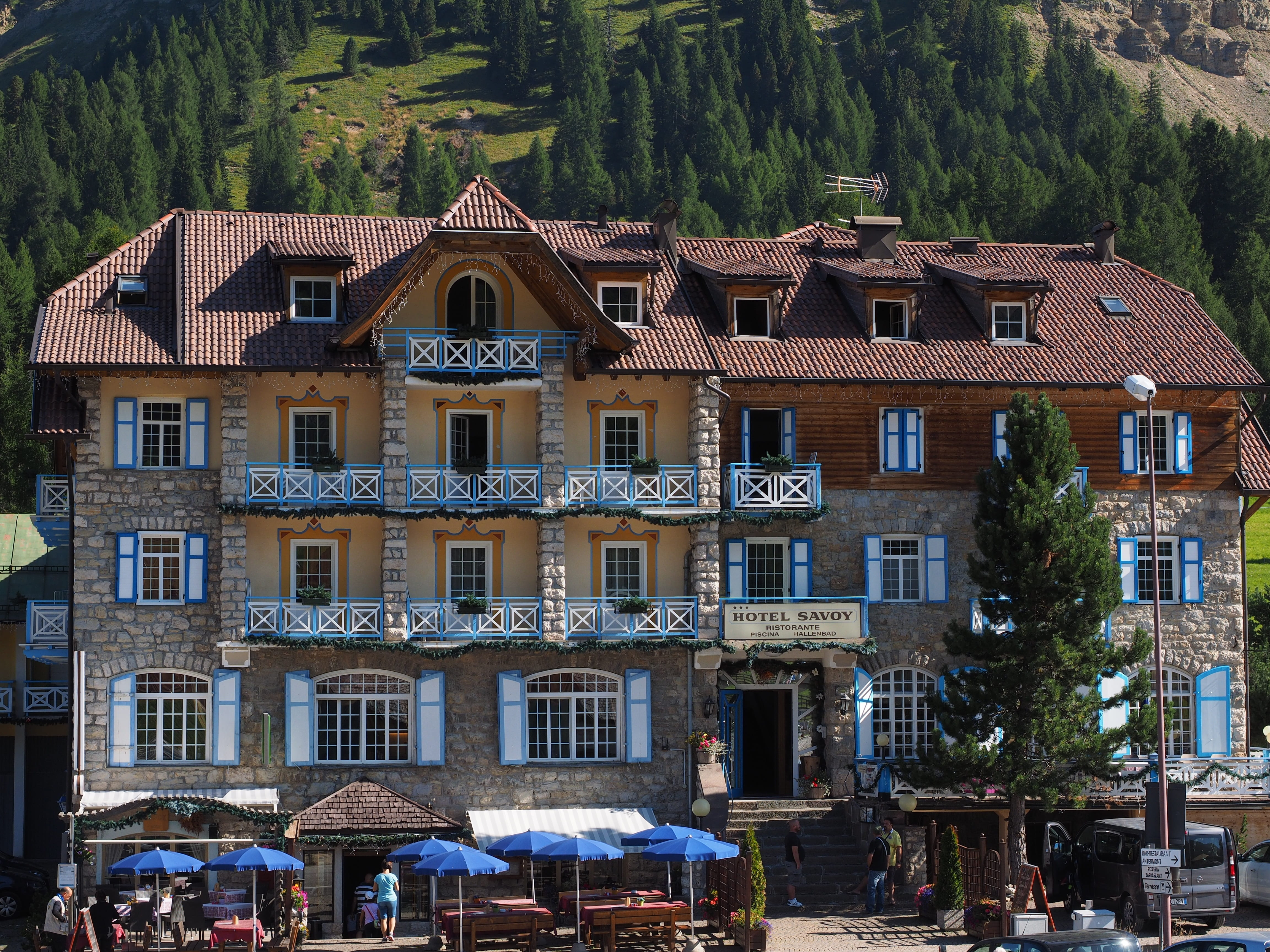 4K, travel destinations, tree, vigo di fassa, luxury, street, house, window, building exterior, hotel, outdoors, city, roof, sunlight, day, building, architecture, HD Wallpaper