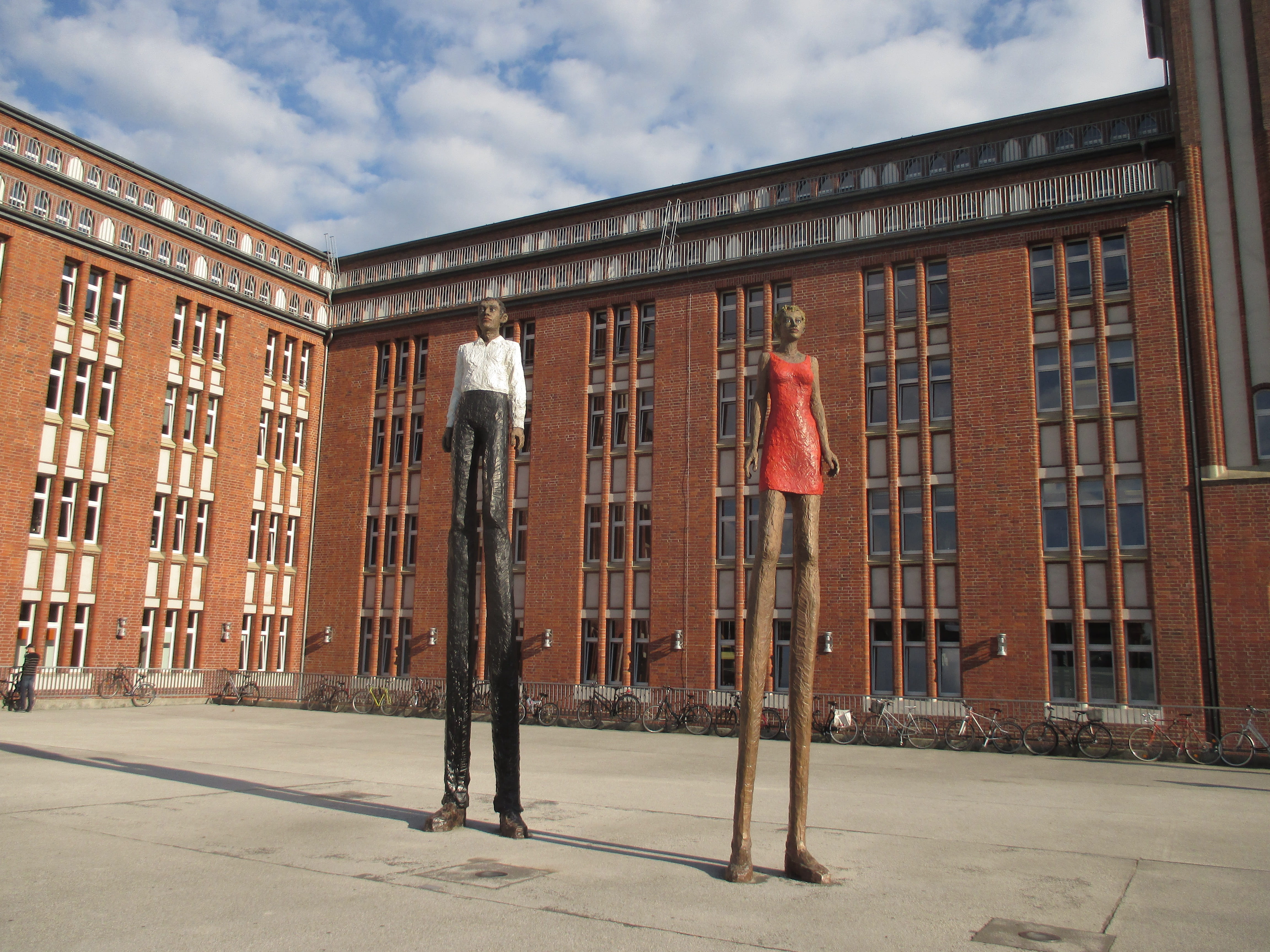 walking, street, sunlight, day, sky, man, hamburg, artwork, full length, 4K, architecture, sculpture, building exterior, city, riesen, rear view, nature, HD Wallpaper