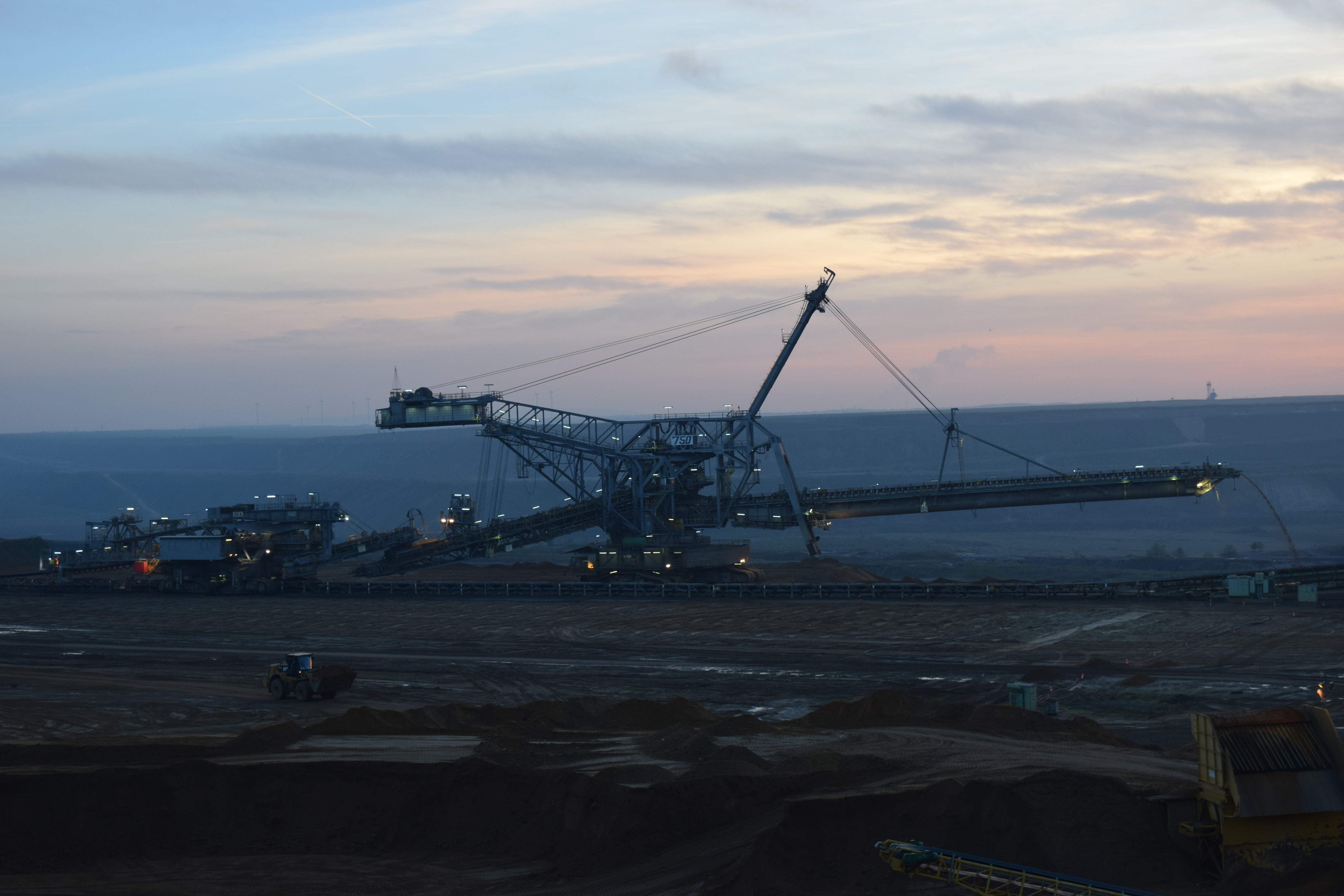 cloud - sky, industrial equipment, business, construction equipment, overburden, energy, machinery, crane - construction machinery, excavators, architecture, HD Wallpaper