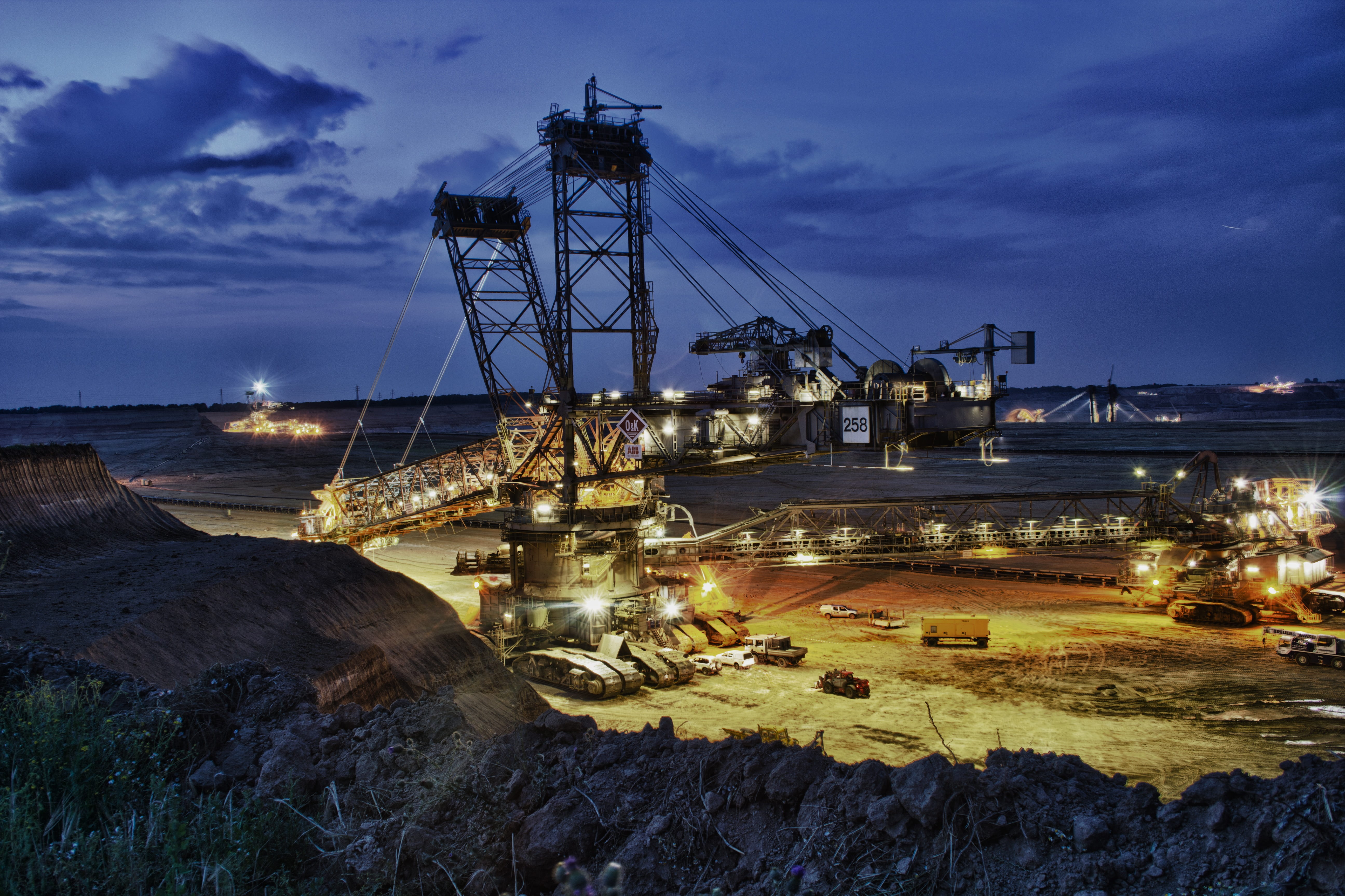 industrial equipment, excavators, open pit mining, industry, built structure, bucket wheel excavators, no people, transportation, fuel and power generation, HD Wallpaper