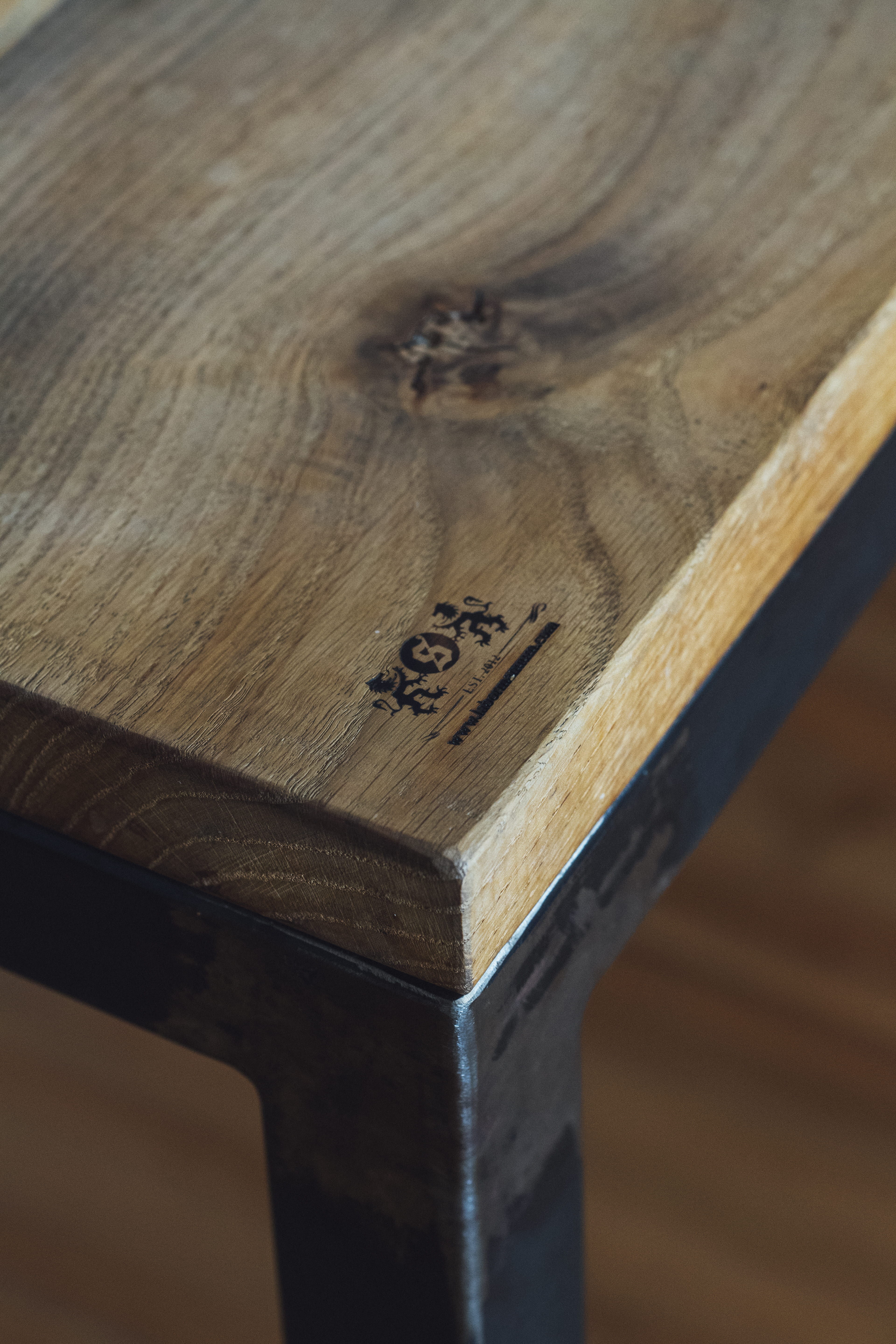 la, western script, fitting, black, hardwood, knothole, bond, focus on foreground, no people, text, decoration, oak tree, fuse, 5K, container, wood - material, Phone HD Wallpaper