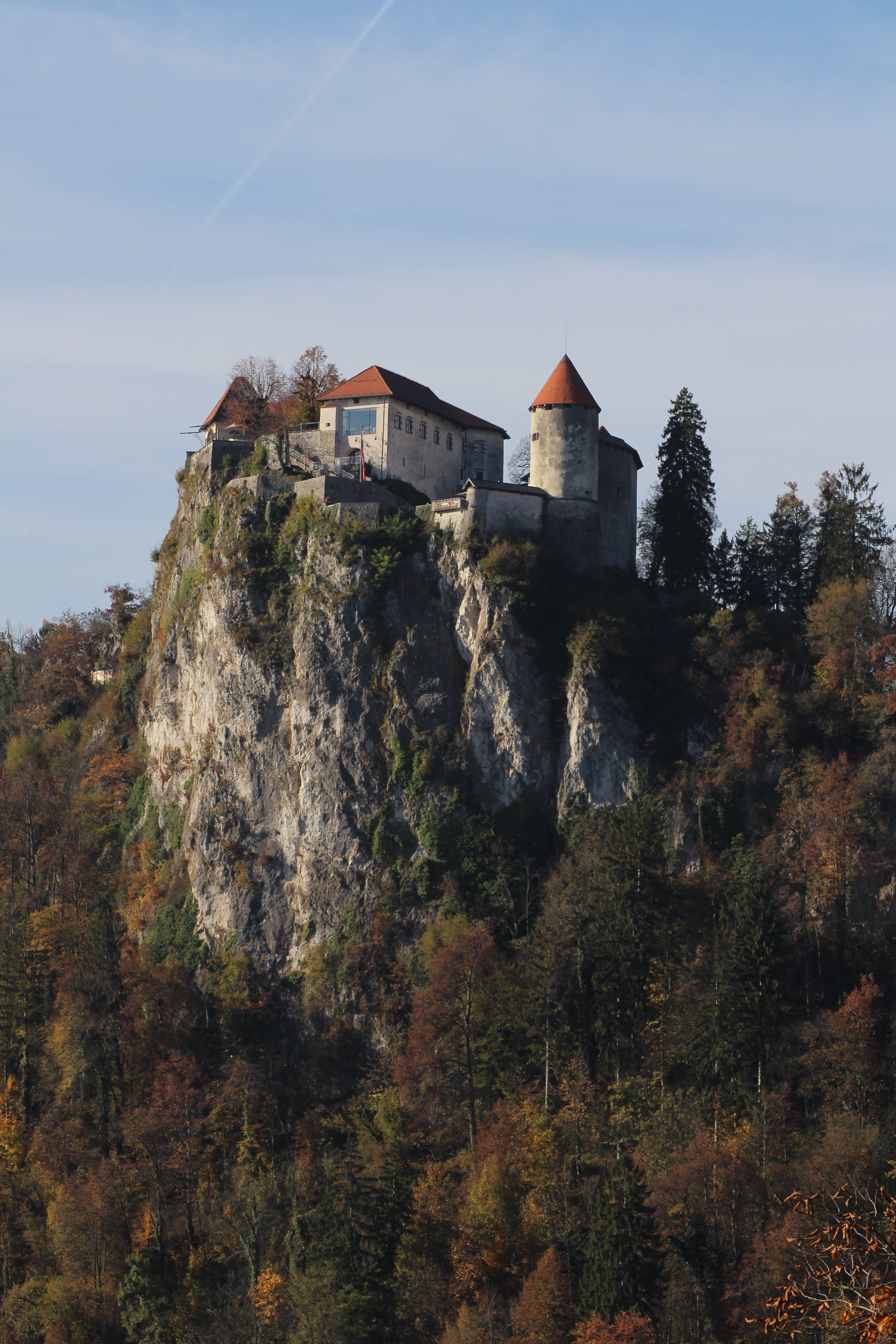 famous, landscape, building exterior, beauty in nature, sky, no people, plant, architecture, day, Mountain, land, nature, alps, Castle, residential district, Phone HD Wallpaper