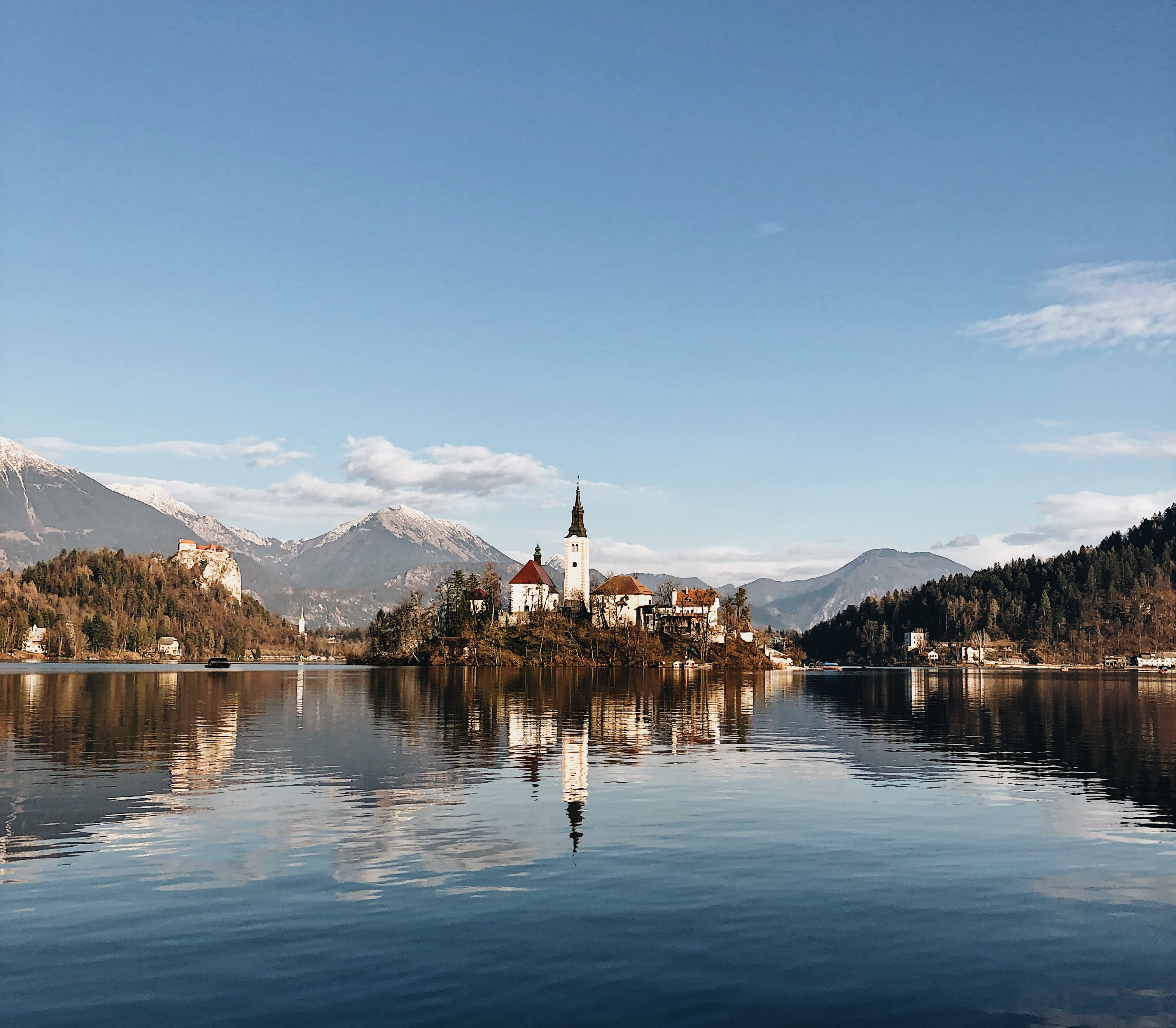 outdoors, lake, mountain range, building exterior, houses, nature, built structure, peak, scenery, mountain, promontory, day, waterfront, church, plant, HD Wallpaper