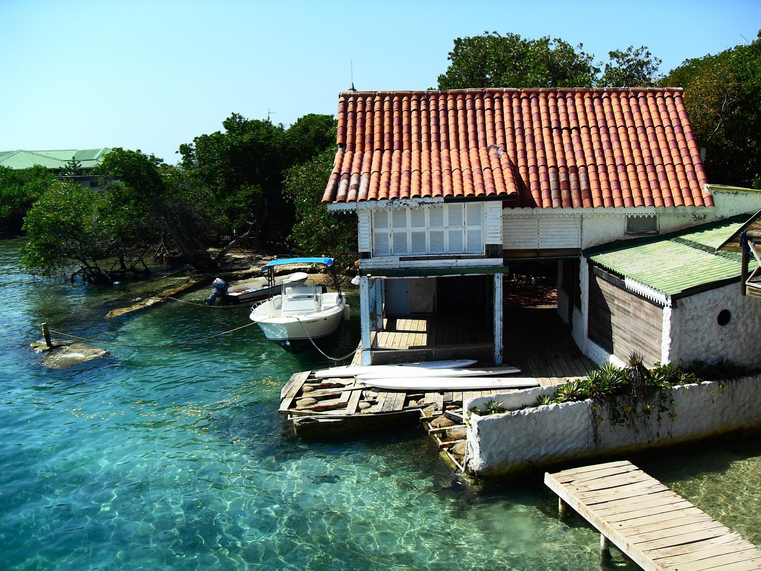 dock, tropical, shore, blue, hd, colombia, water, ocean, crystal, deep, paradise, houses, boat, art, sea, architecture, x, 1080P, summer, HD Wallpaper