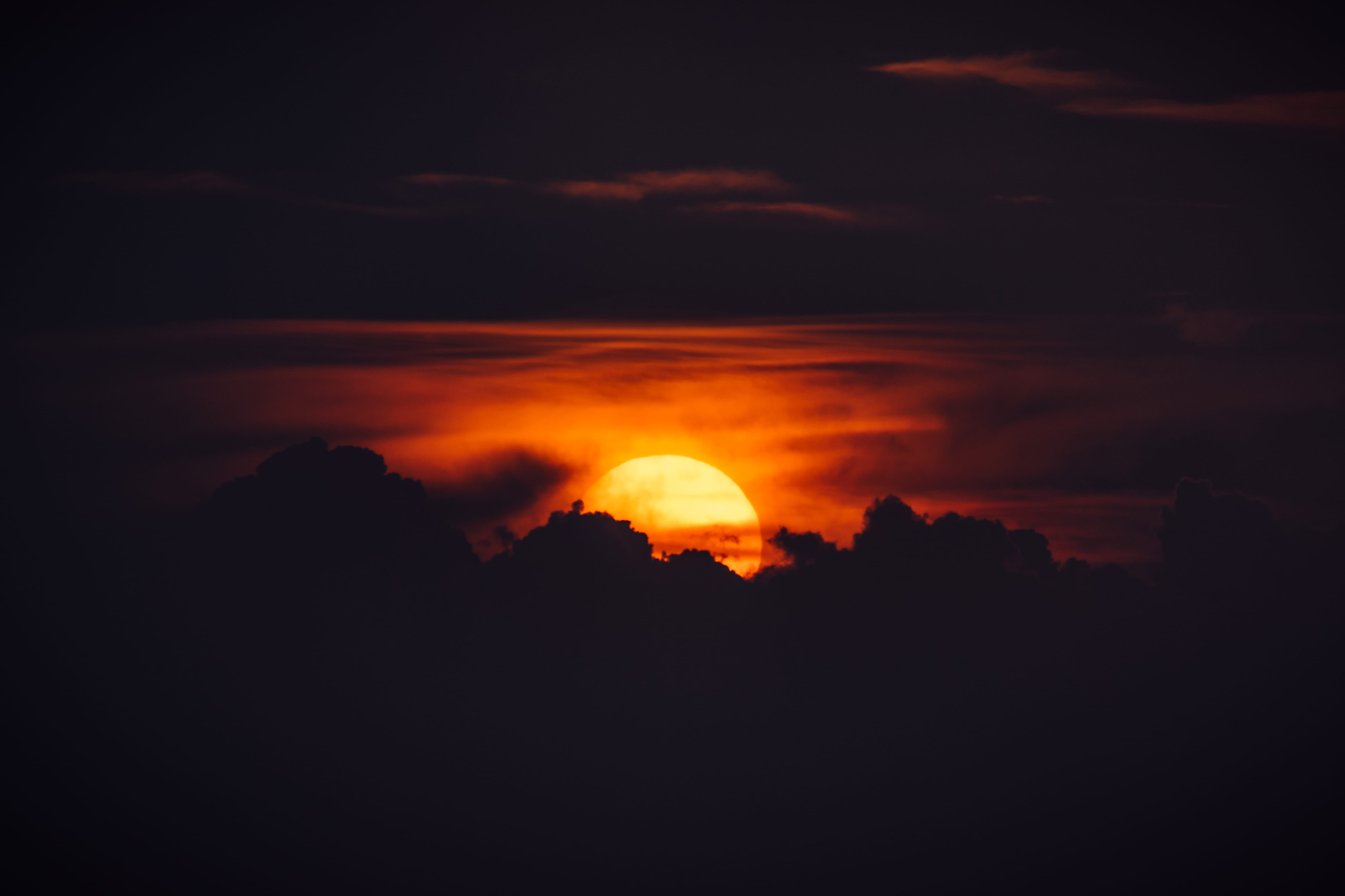 silhouette, 4K, dawn, cloud - sky, orange color, cloud, dramatic sky, awe, krn, tranquility, cloudscape, sky, environment, red sky, majestic, sunset, kobarid, HD Wallpaper