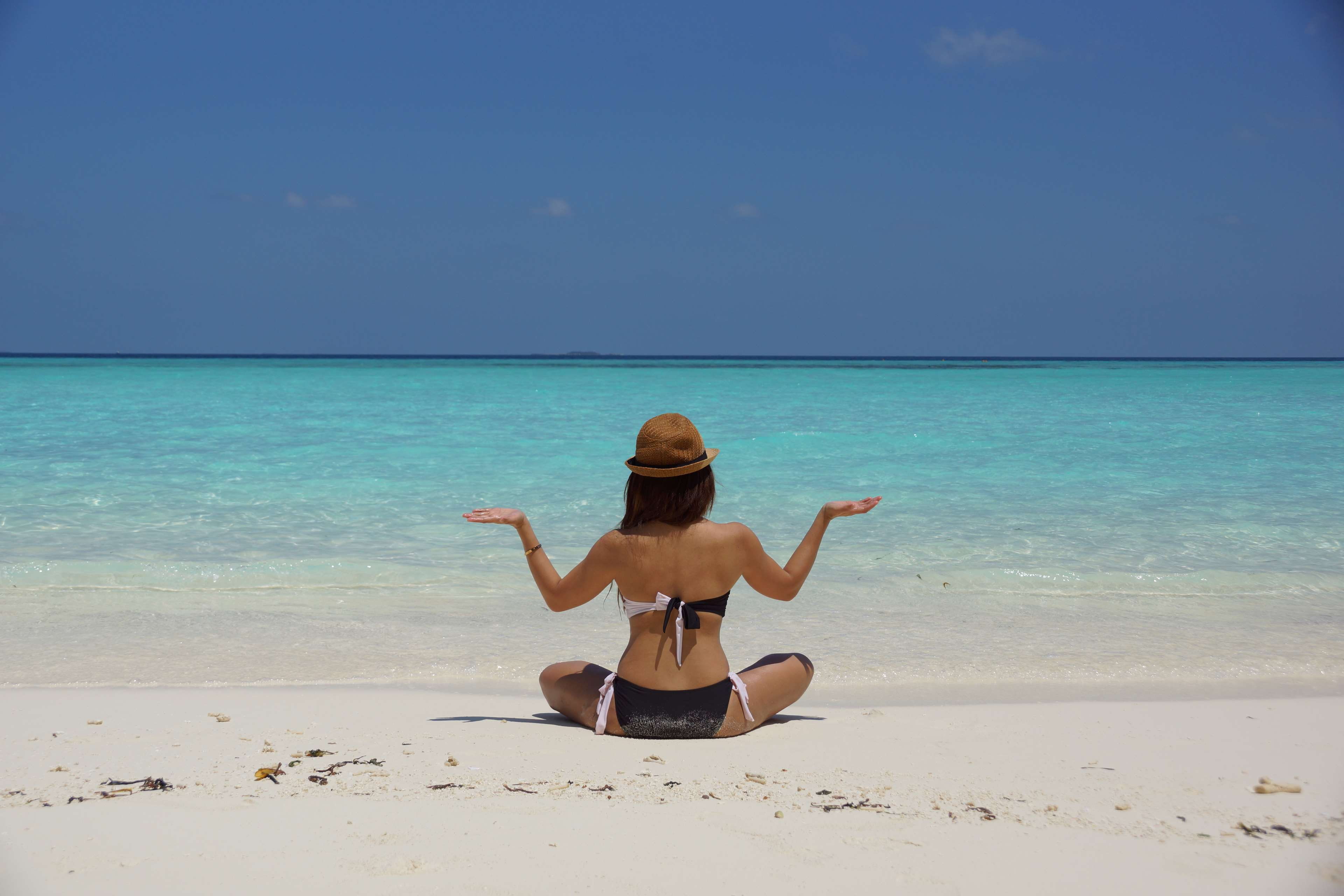 relaxation, lifestyles, beauty, adult, horizon, vacations, horizon over water, lifestyle, wellbeing, one person, beachlife, sea, holiday, beautiful, people, HD Wallpaper