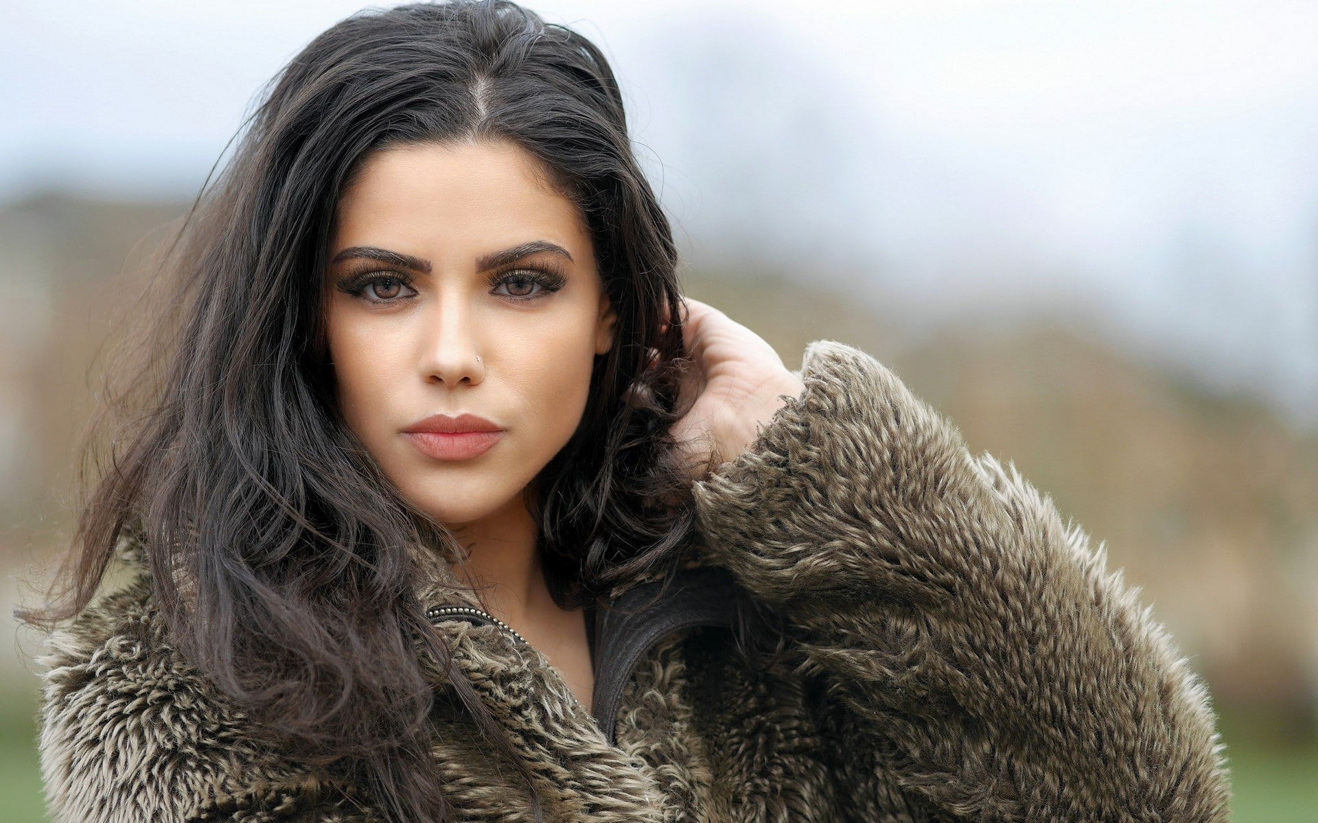 adult, looking at camera, focus on foreground, winter, front view, warm clothing, hairstyle, fur coat, long hair, young adult, hair, beauty, 1080P, fashion, HD Wallpaper