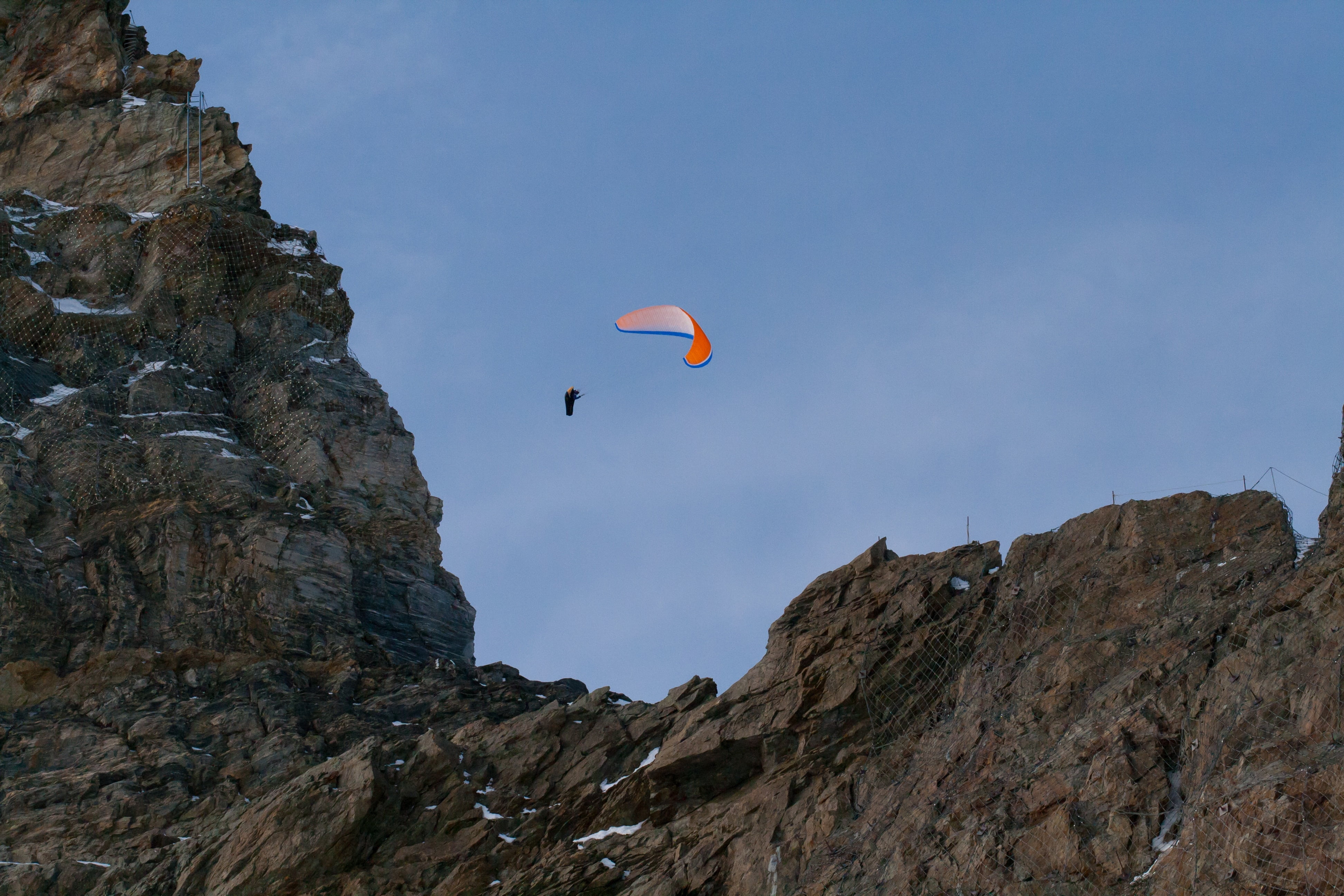 4K, solid, mid-air, joy, paragliding, safety harness, mountain, sky, protection, extreme sports, cliff, jungfraujoch, outdoors, flying, sign, sport, people, HD Wallpaper