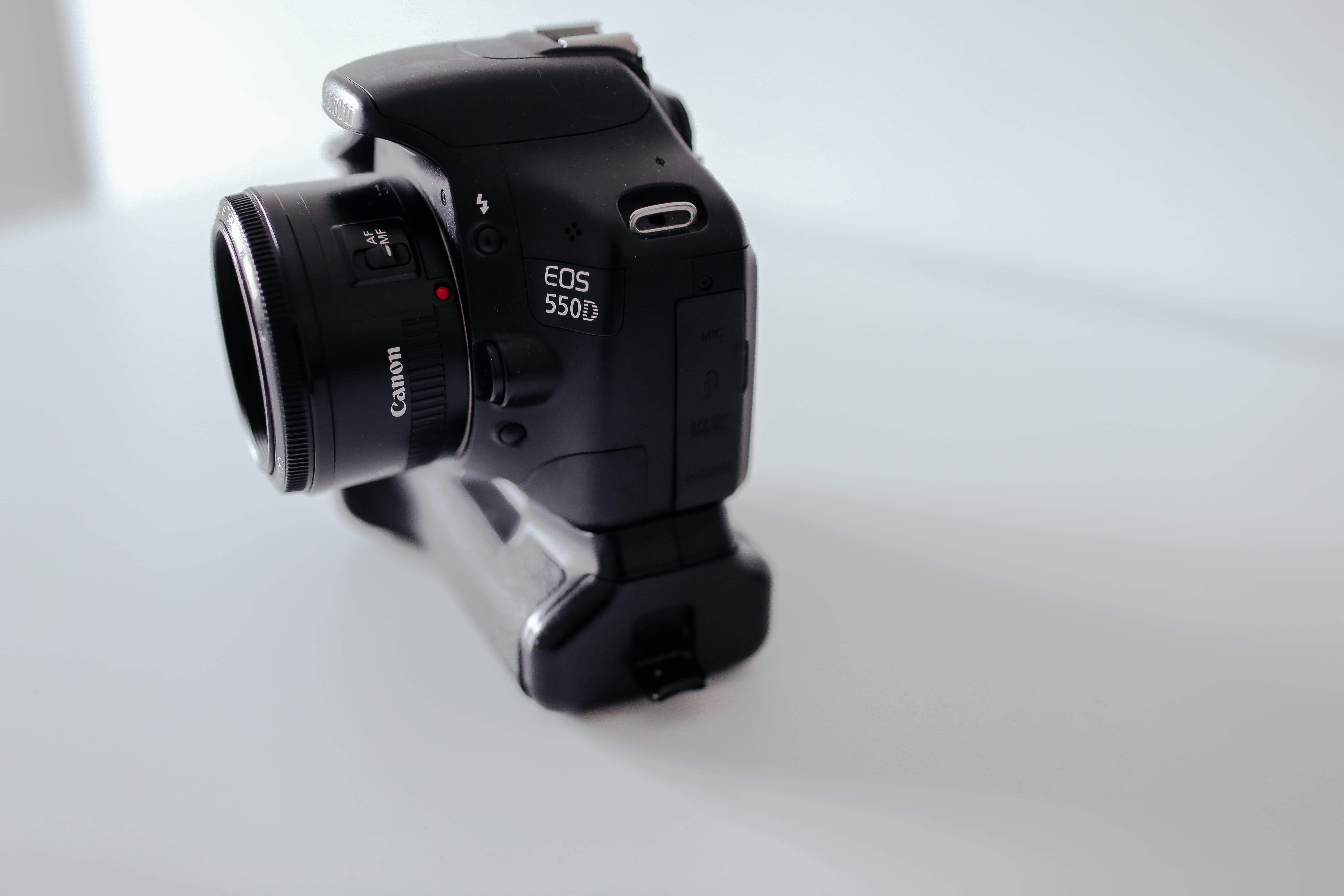 camera - photographic equipment, copy space, still life, creativity, technology, d, studio shot, canon camera, modern, white background, black color, close-up, HD Wallpaper