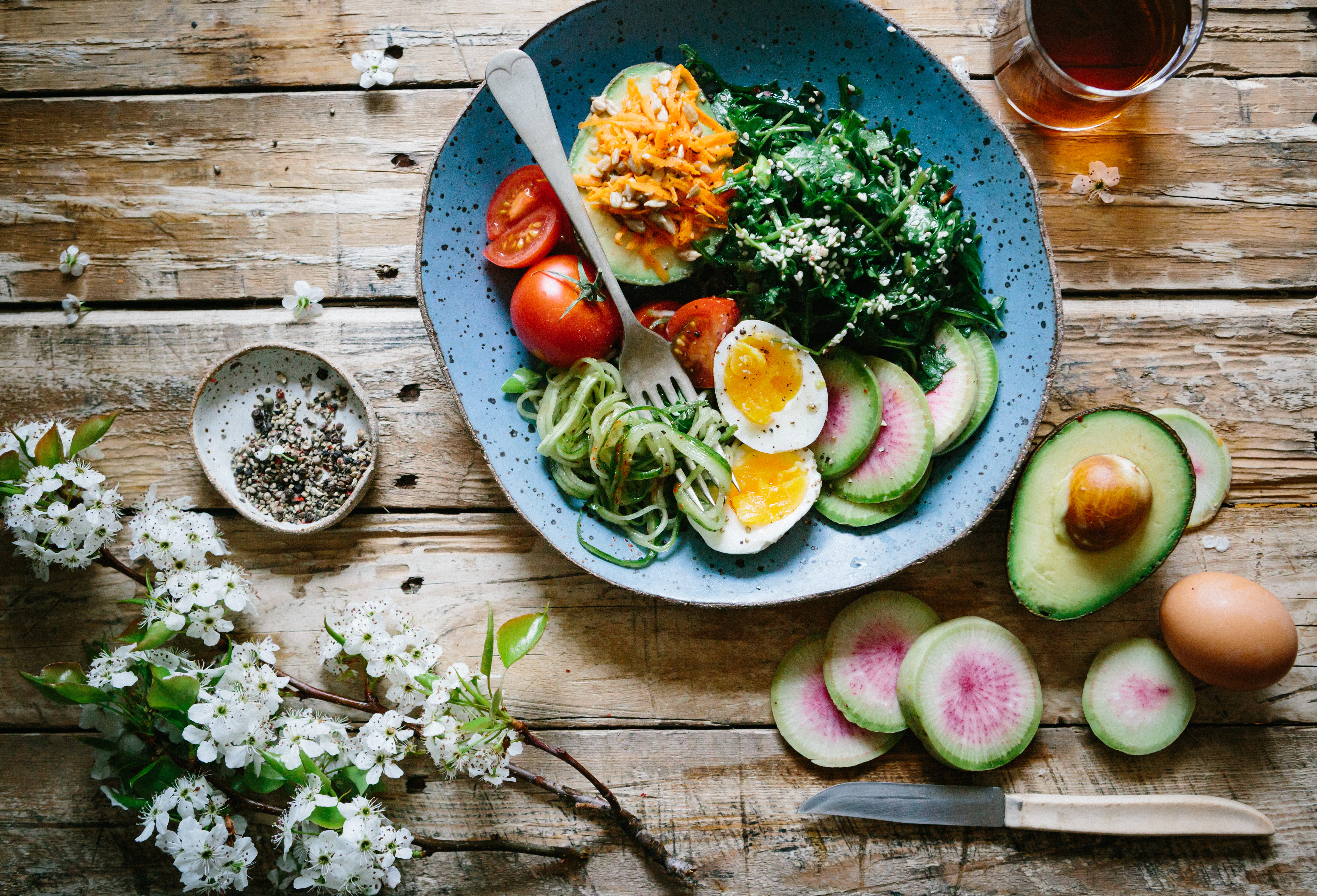 egg, rustic, sliced, cooking, Spring Greens, directly above, vegetarian food, ready-to-eat, cup, freshness, white, wellbeing, 5K, wood - Material, flatlay, HD Wallpaper