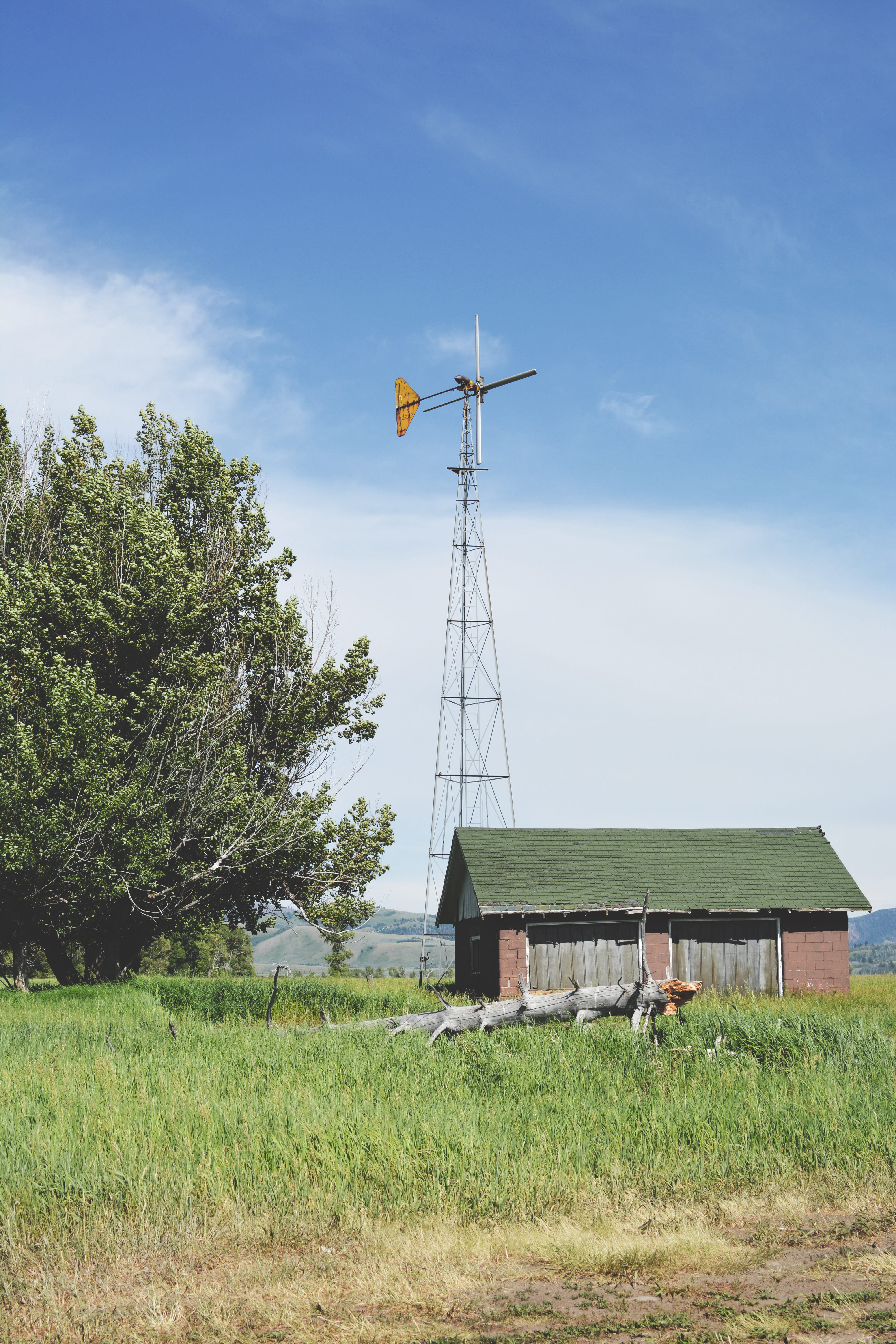 farmland, grass, green color, mormon barn, fuel and power generation, tree, landscape, house, built structure, environmental conservation, architecture, Phone HD Wallpaper