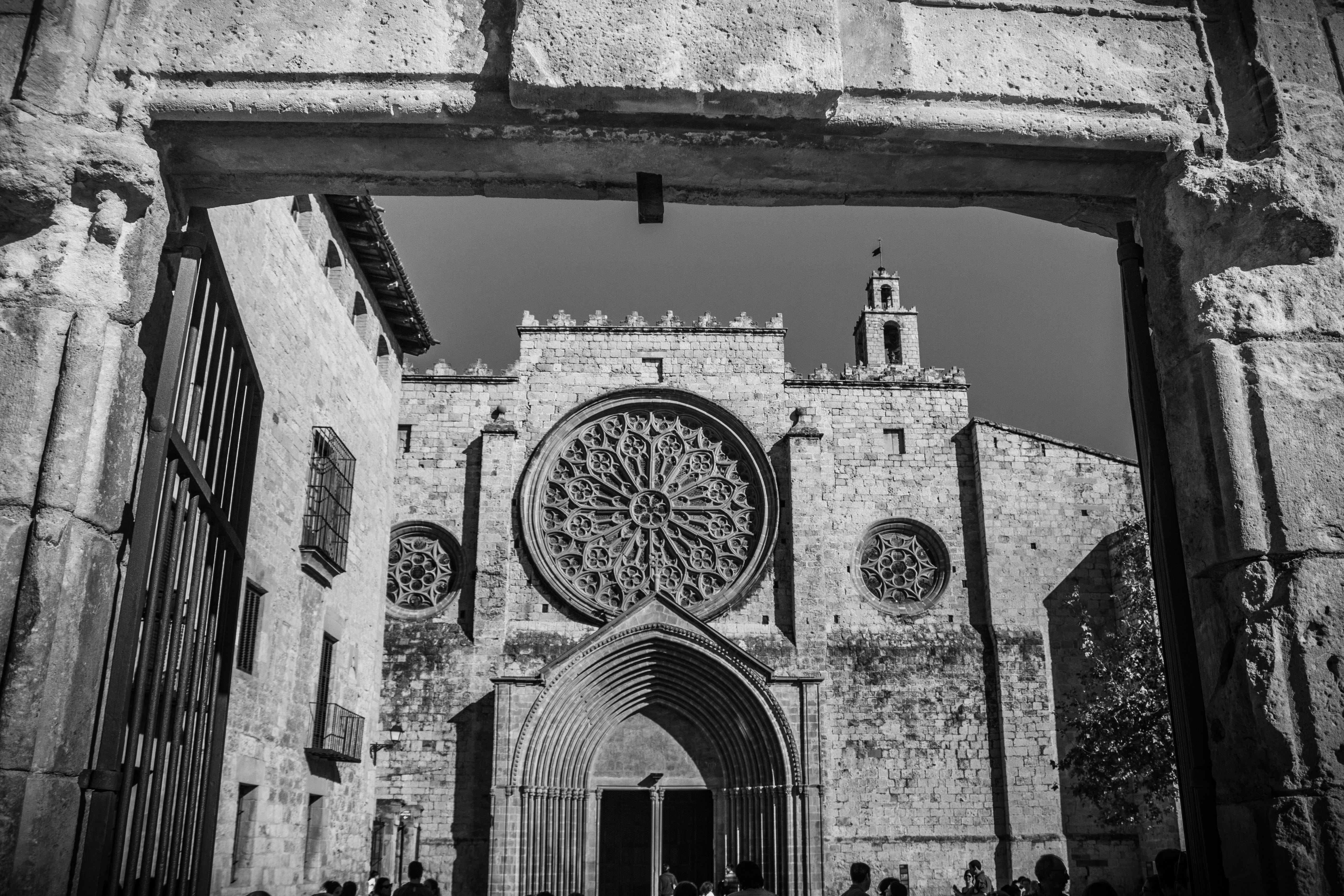 architecture, arch, window, barcelona, catalunya, building, built structure, no people, the past, sant cugat, religion, day, place of worship, history, HD Wallpaper
