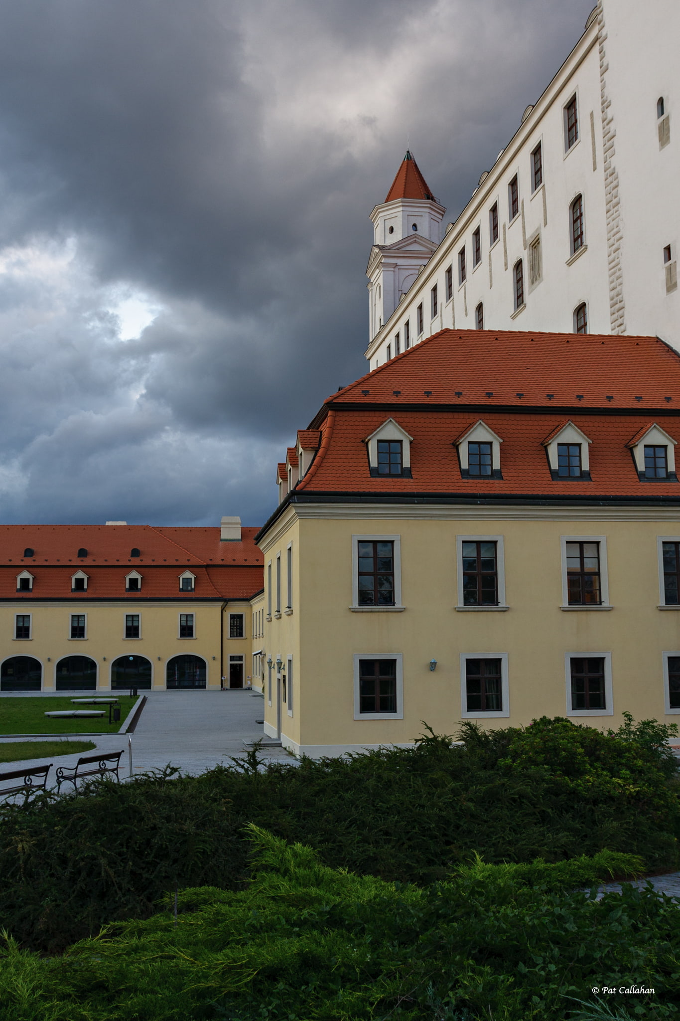 clouds, building, plants, built structure, residential district, cloud - sky, city, storm, building exterior, Bratislava, 1080P, castle, outdoors, city life, Phone HD Wallpaper
