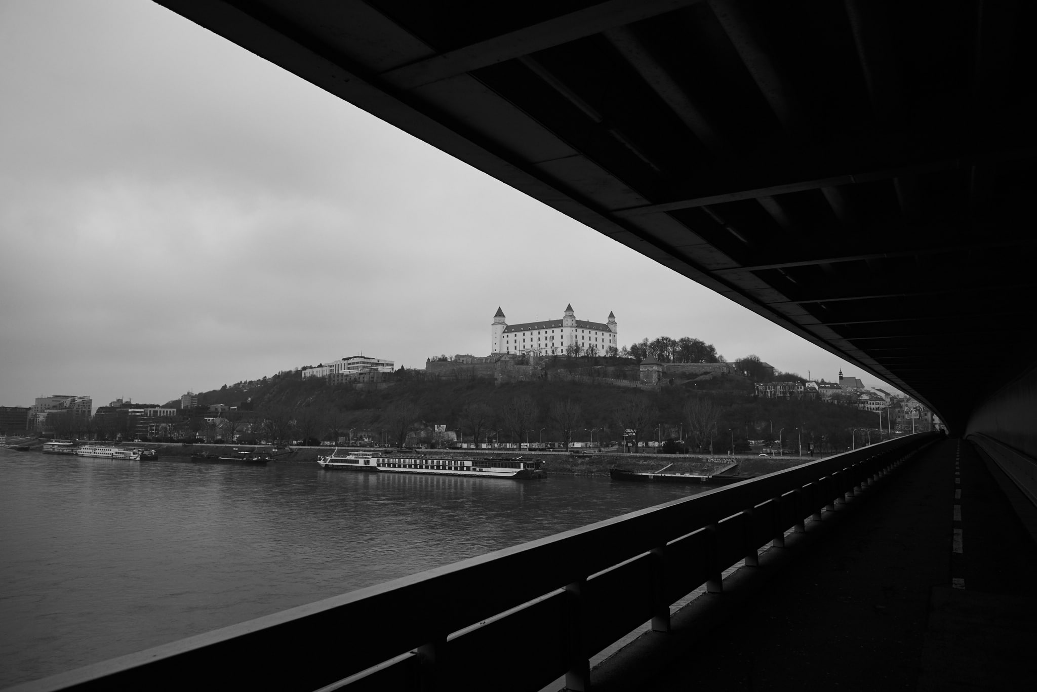 castle, no people, bridge - man made structure, architecture, cloud - sky, cityscape, bridge, nature, city, water, connection, hill, Bratislava, transportation, HD Wallpaper