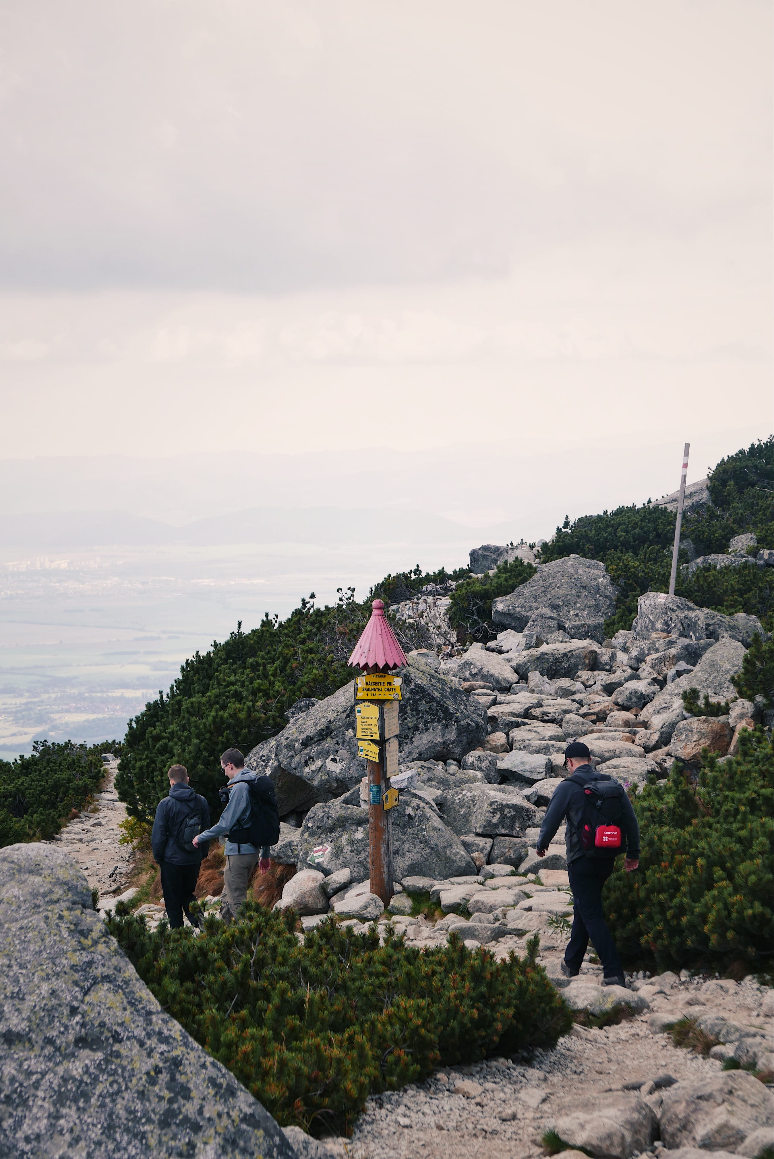 lomnický štít, sky, group of people, men, solid, slovakia, lifestyles, rock, outdoors, 4K, cloud - sky, leisure activity, adult, plant, people, vysoké tatry, Phone HD Wallpaper