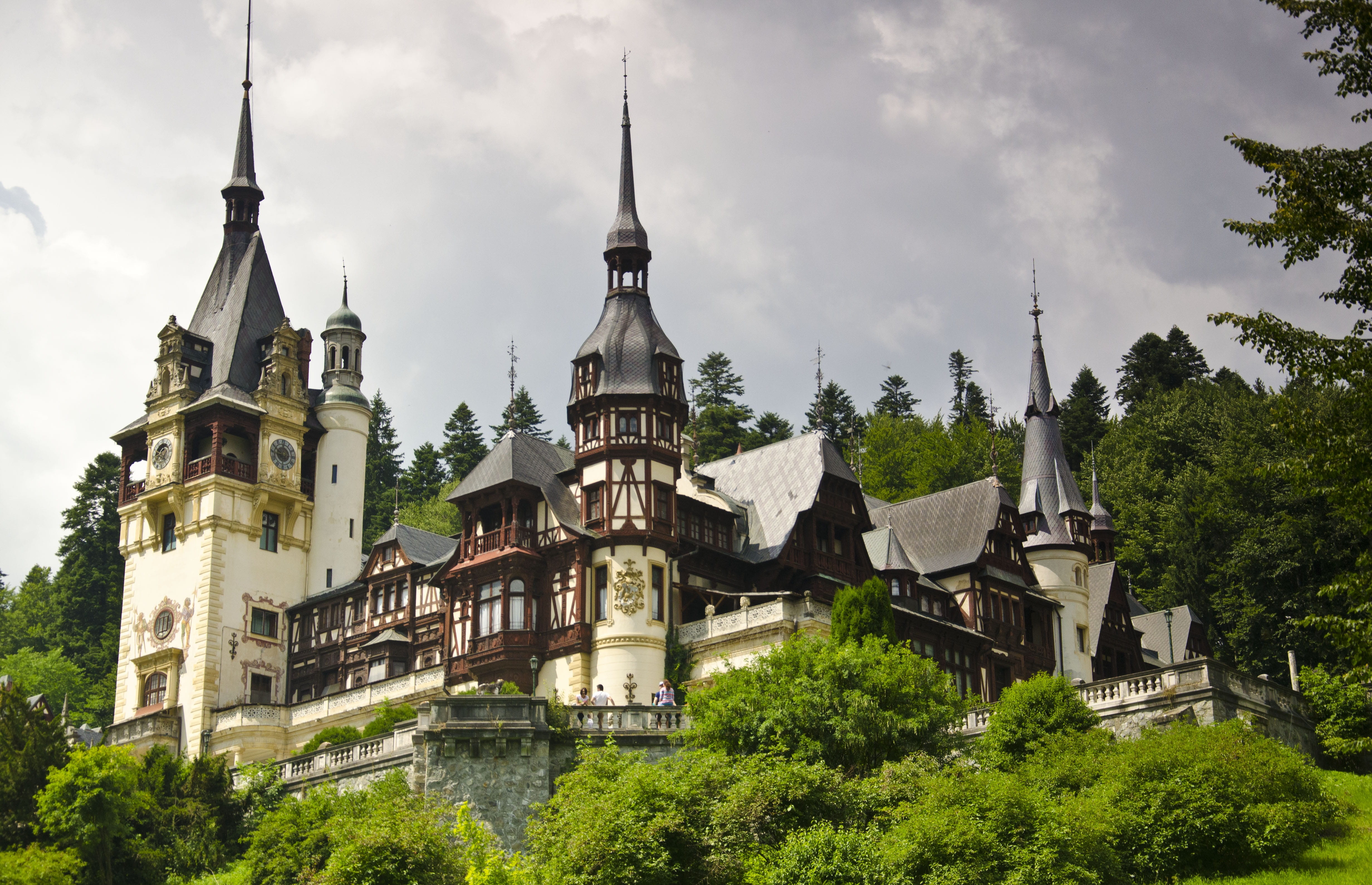 daytime, tower, sinaia, 4K, leafed, karpaty, building, travel destinations, nature, sky, architecture, castle, the past, religion, outdoors, tree, no people, HD Wallpaper