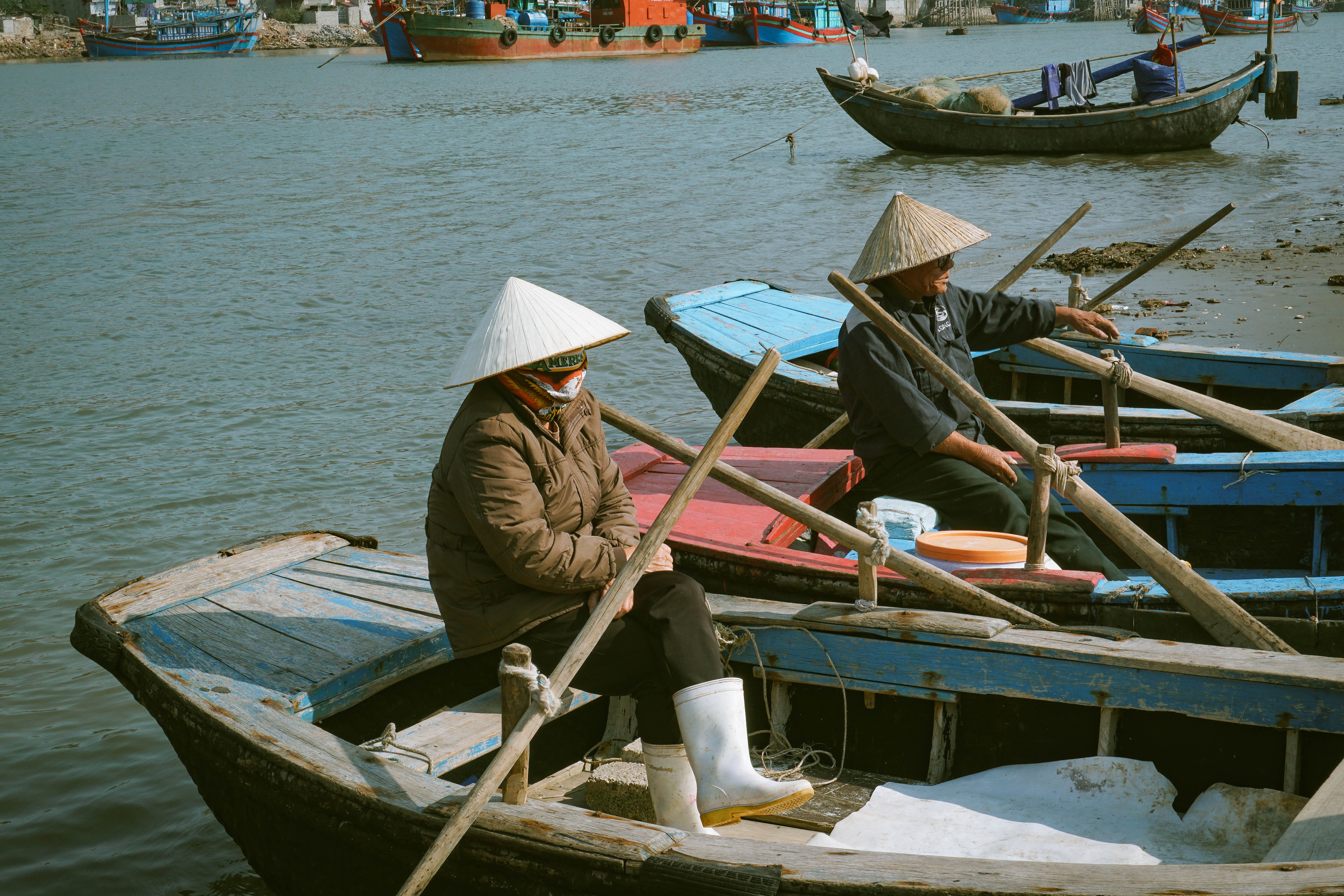 watercraft, canal, nature, boat, hat, occupation, rowboat, asian style conical hat, coast, waterfront, human, lifestyles, wood - material, adult, apparel, HD Wallpaper