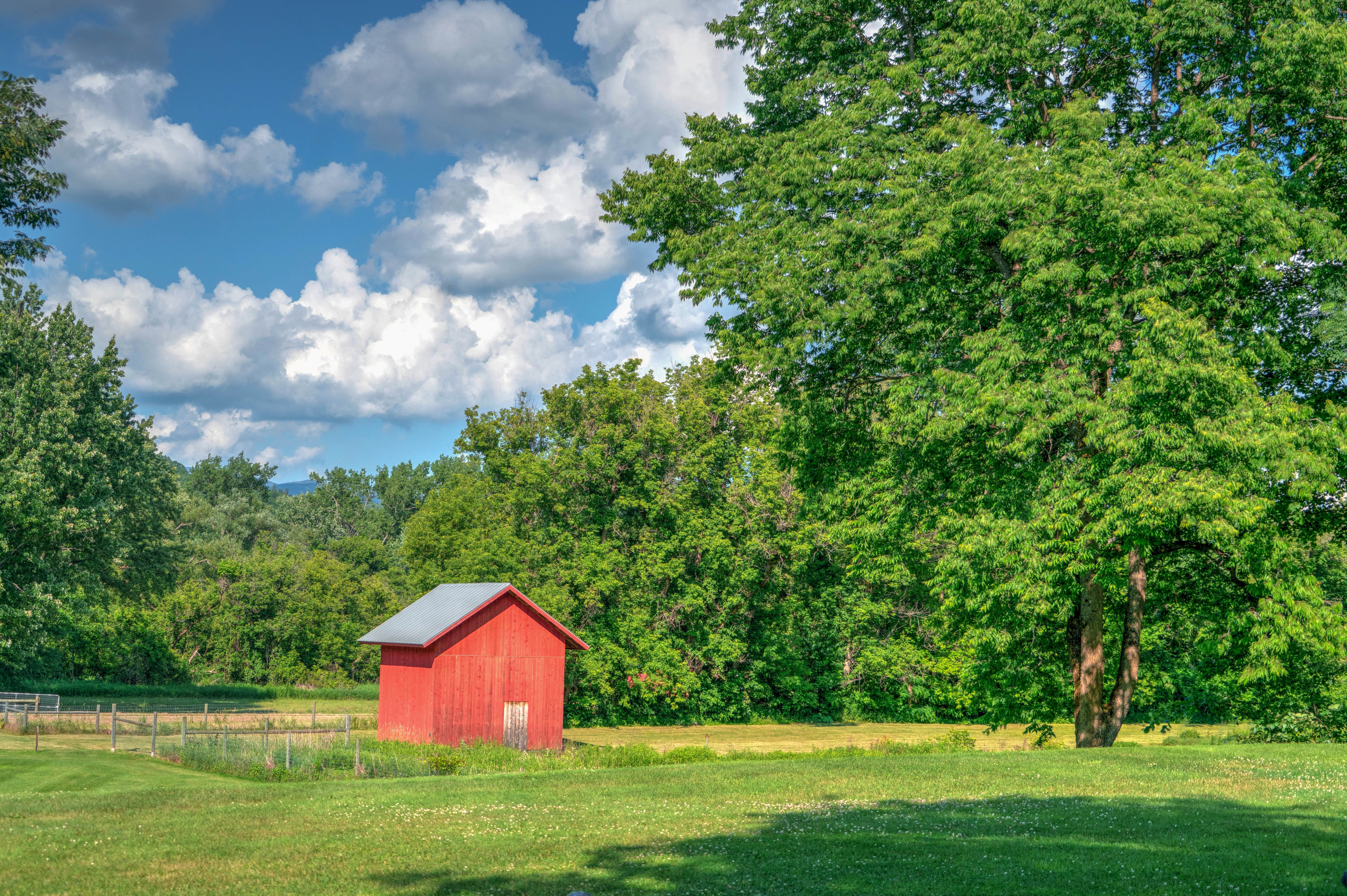 nature, 8K, no people, cloud - sky, day, growth, sky, green, landscape, building, agricultural building, house, building exterior, built structure, scenic, HD Wallpaper