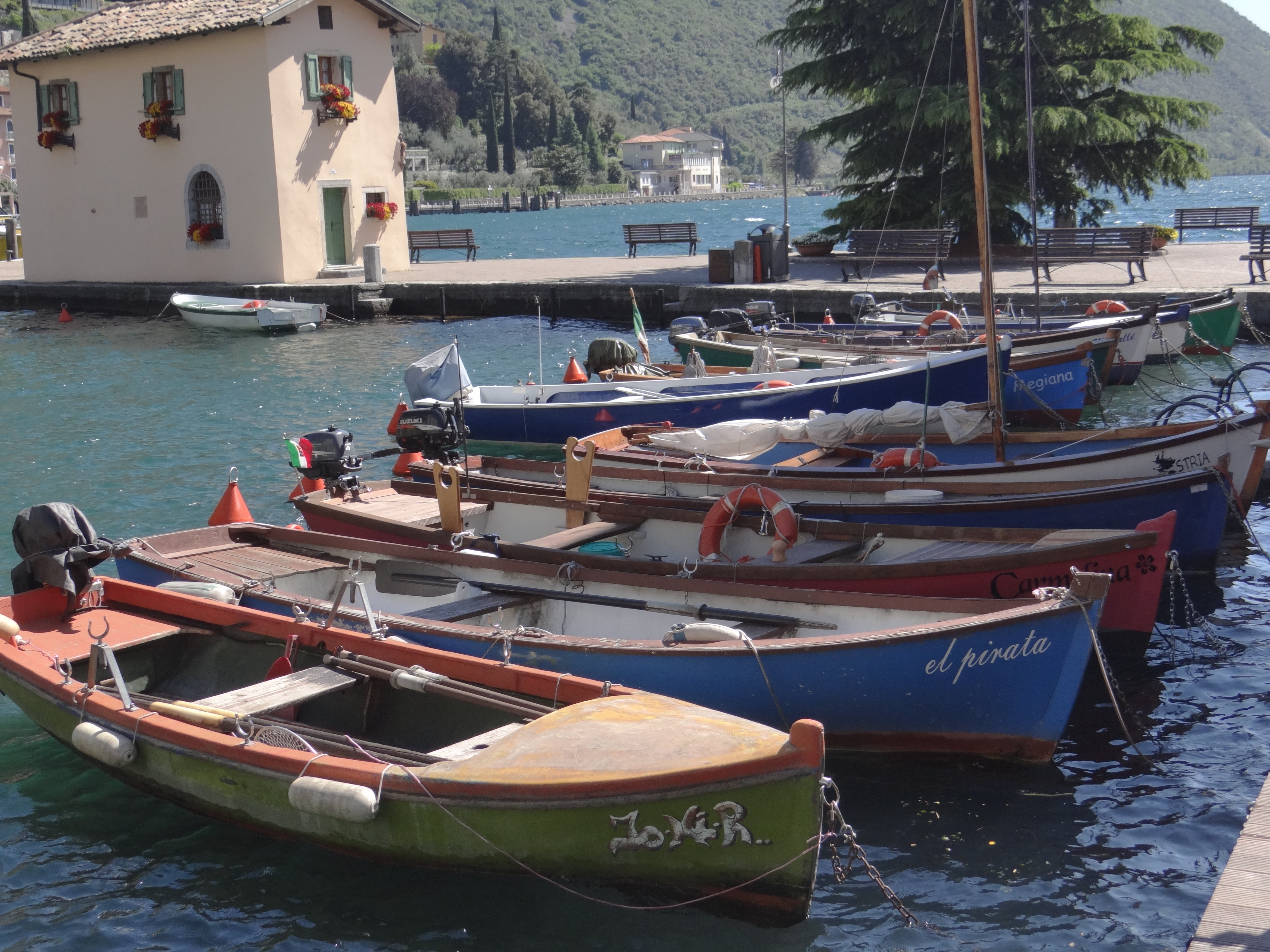 architecture, assorted, fishing boat, moored, sailboat, water, rowboat, travel destinations, boat, color, nautical vessel, building exterior, travel, incidental people, HD Wallpaper