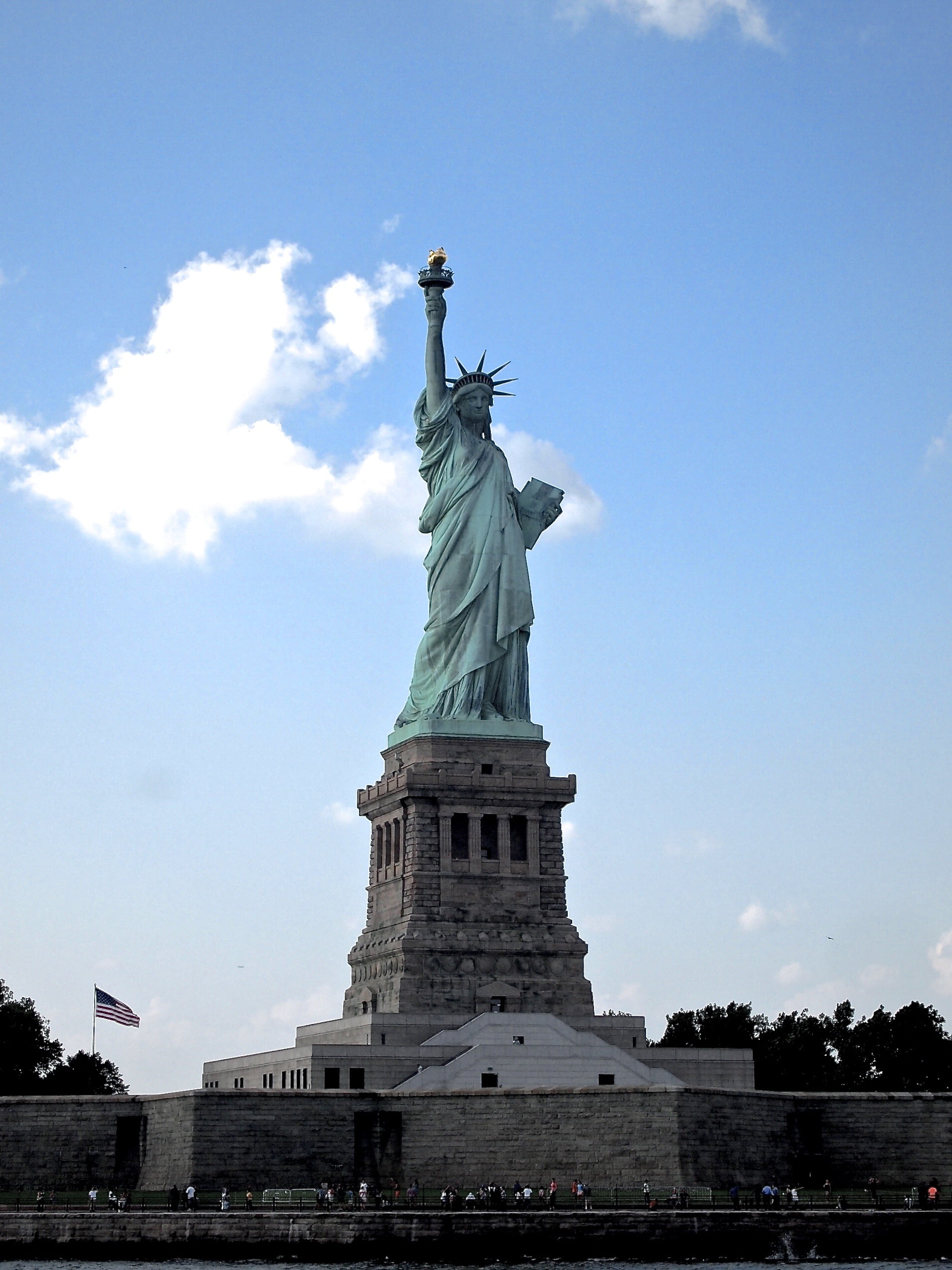 democracy, day, art and craft, craft, icon, manhattan, nyc, island, historical, usa, famous, liberty, ellis, nature, statue, travel, immigration, flaming torch, Phone HD Wallpaper