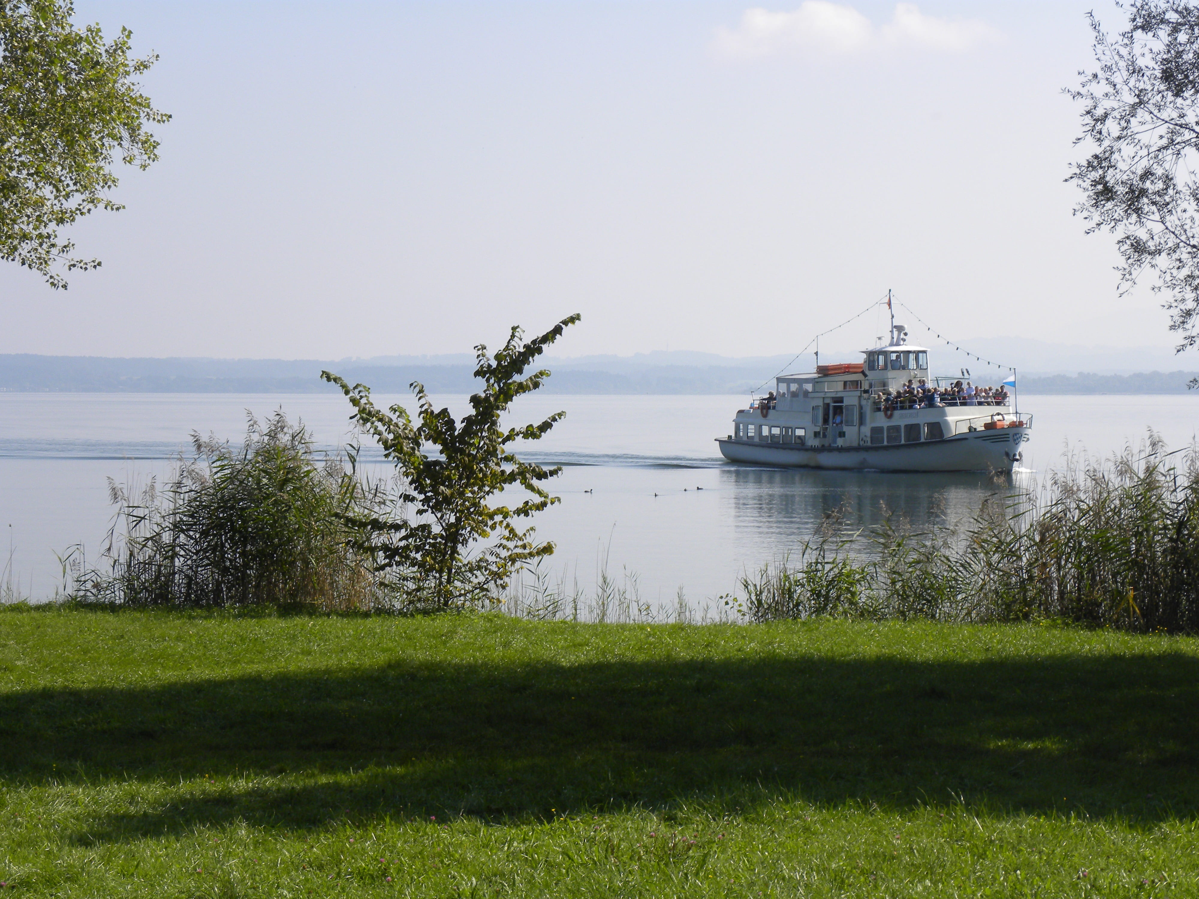 grass, water, tree, sky, 4K, passenger craft, nautical vessel, travel, plant, germany, nature, transportation, bavaria, lake, mode of transportation, growth, HD Wallpaper