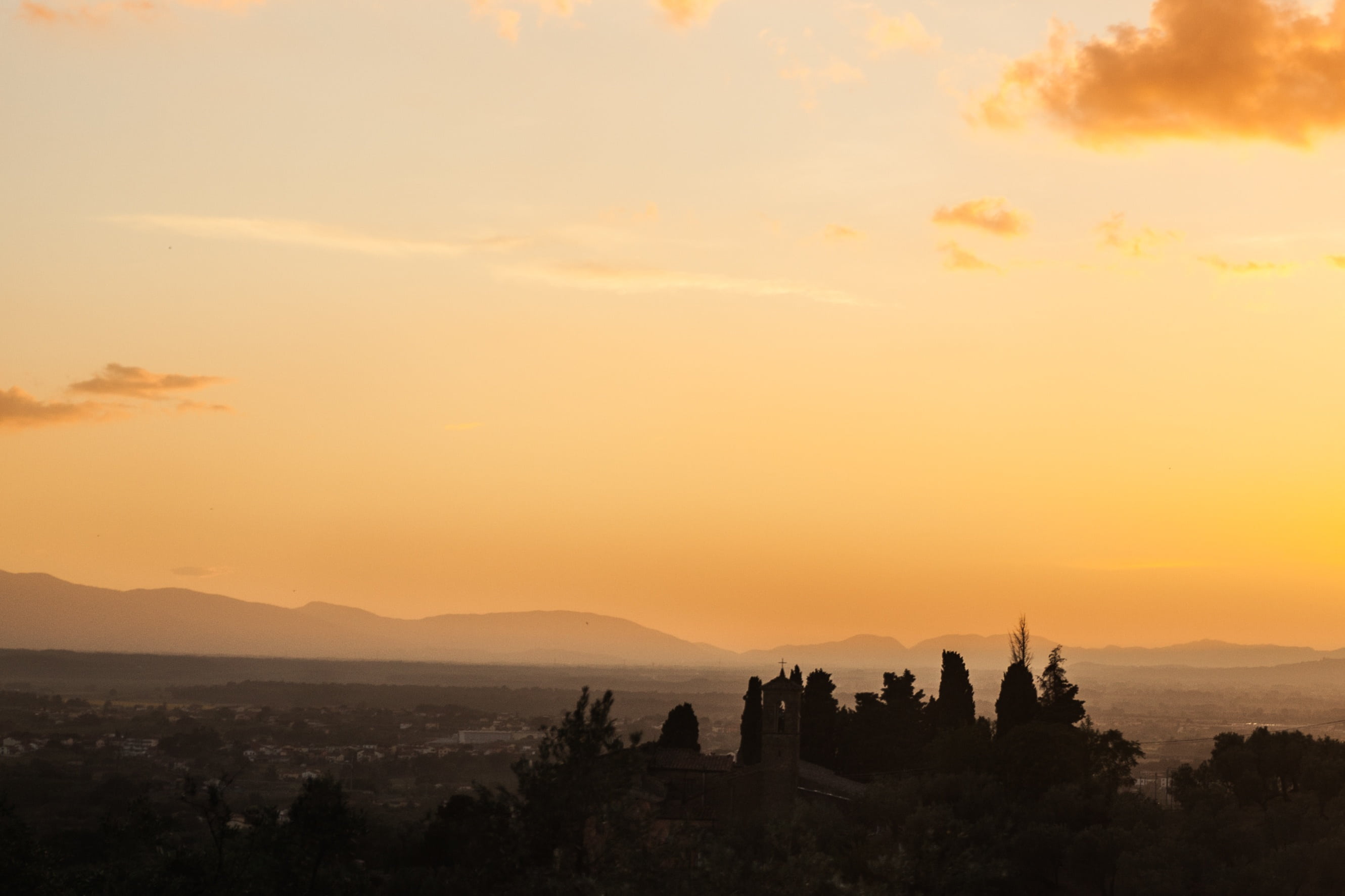 scenics - nature, cityscape, mountain, 2K, city, beauty in nature, sunset, sun, dark, tranquility, architecture, tree, photo, areal, building exterior, HD Wallpaper