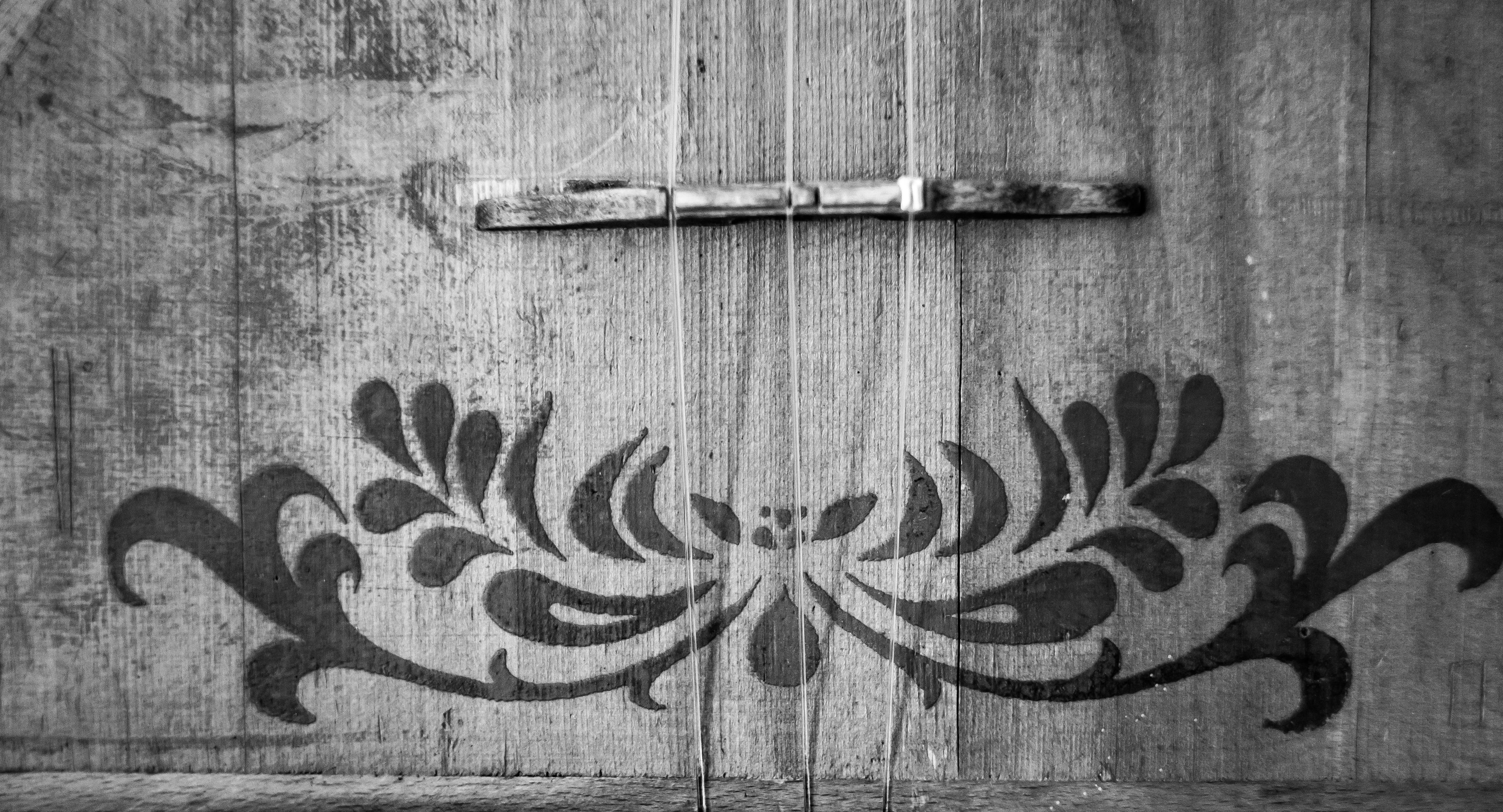 paint, wall - building feature, day, carving, creativity, tool, vintage, entrance, wood - material, music, textured, design, graffiti, art, 5K, door, live music, HD Wallpaper