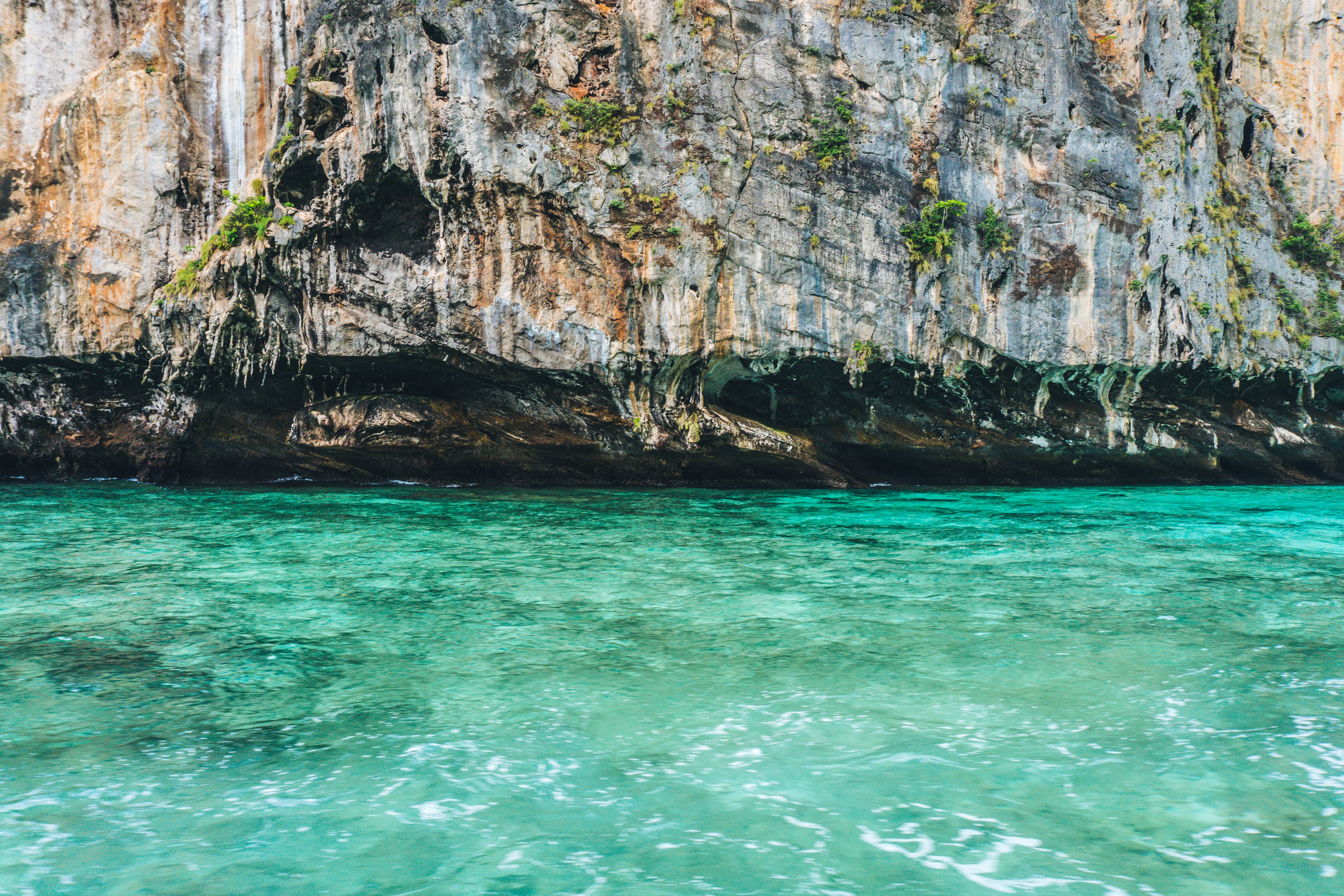 waterfront, outdoors, turquoise colored, tranquility, 4K, eroded, ocean, island, nature, solid, scenics - nature, non-urban scene, rock formation, maya bay, HD Wallpaper