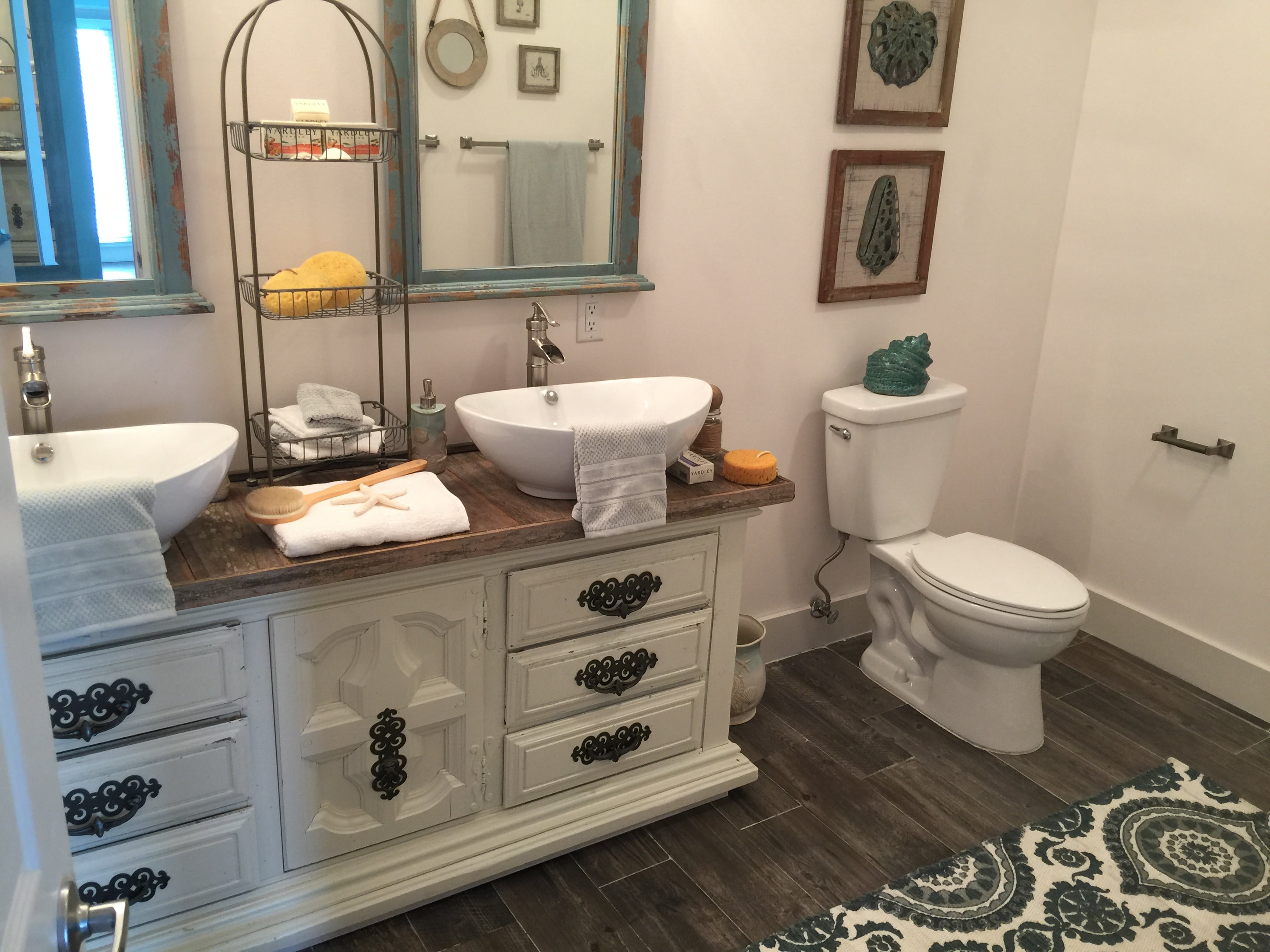 domestic Bathroom, mirror, white, sink, coast, 2K, shelf, household equipment, domestic room, hygiene, bathroom, ceramic, home Interior, faucet, vacation, HD Wallpaper