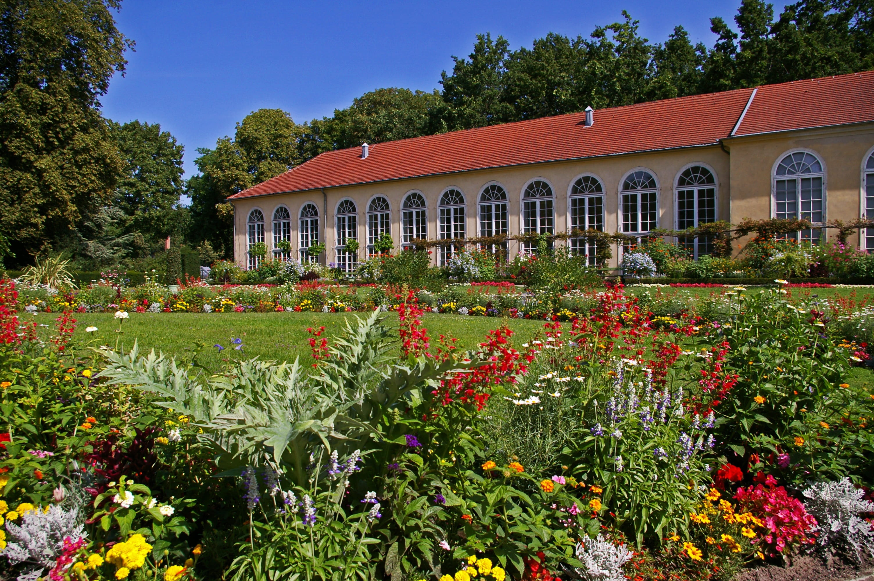 cecilienhof, outdoors, potsdam, sky, flowerbed, no people, beauty in nature, walk, architecture, garden, flowering plant, places of interest, building exterior, HD Wallpaper