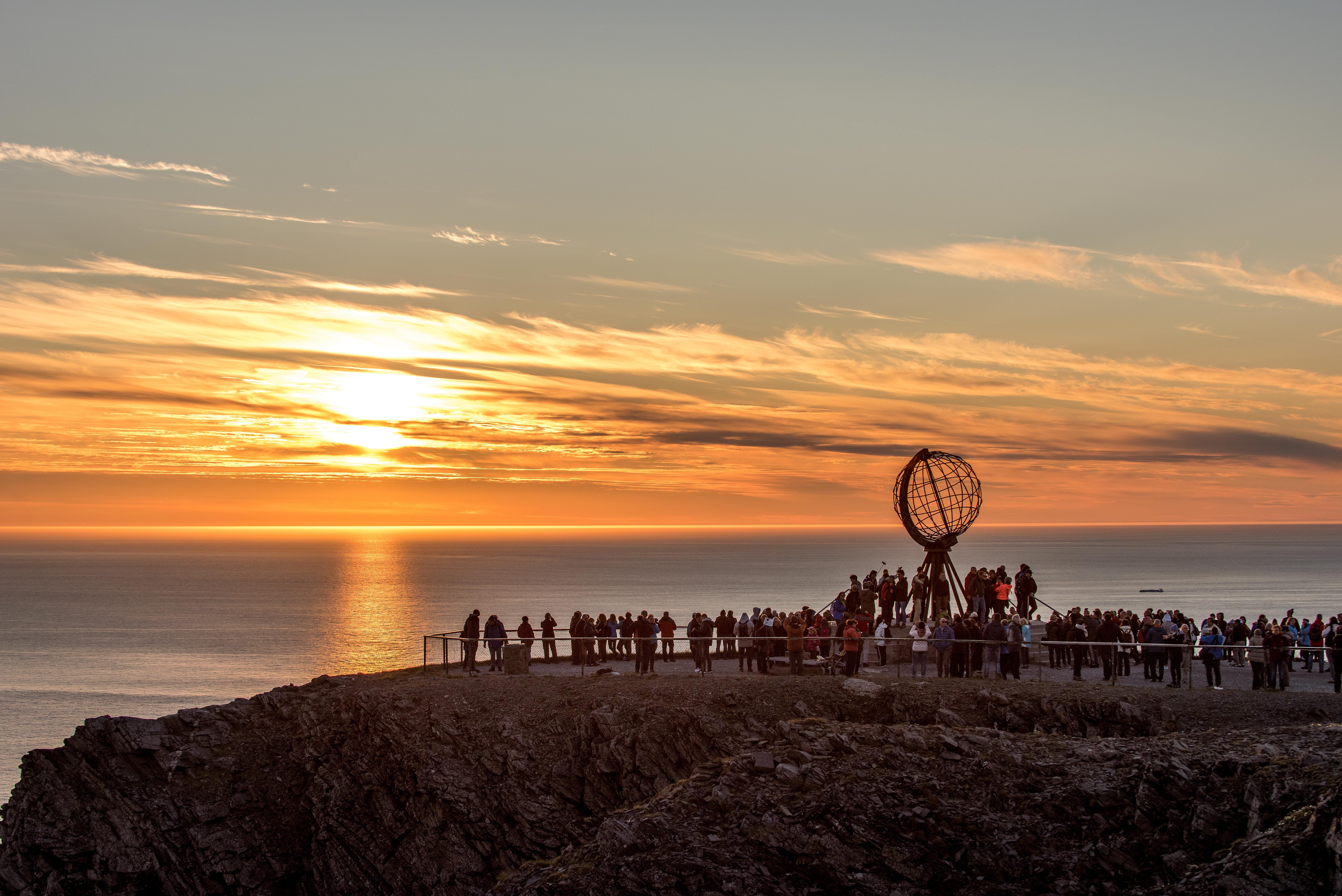sea, horizon, beauty in nature, beach, horizon over water, 5K, water, group of people, sky, cloud - sky, crowd, midnight sun, orange color, land, norwegian sea, HD Wallpaper