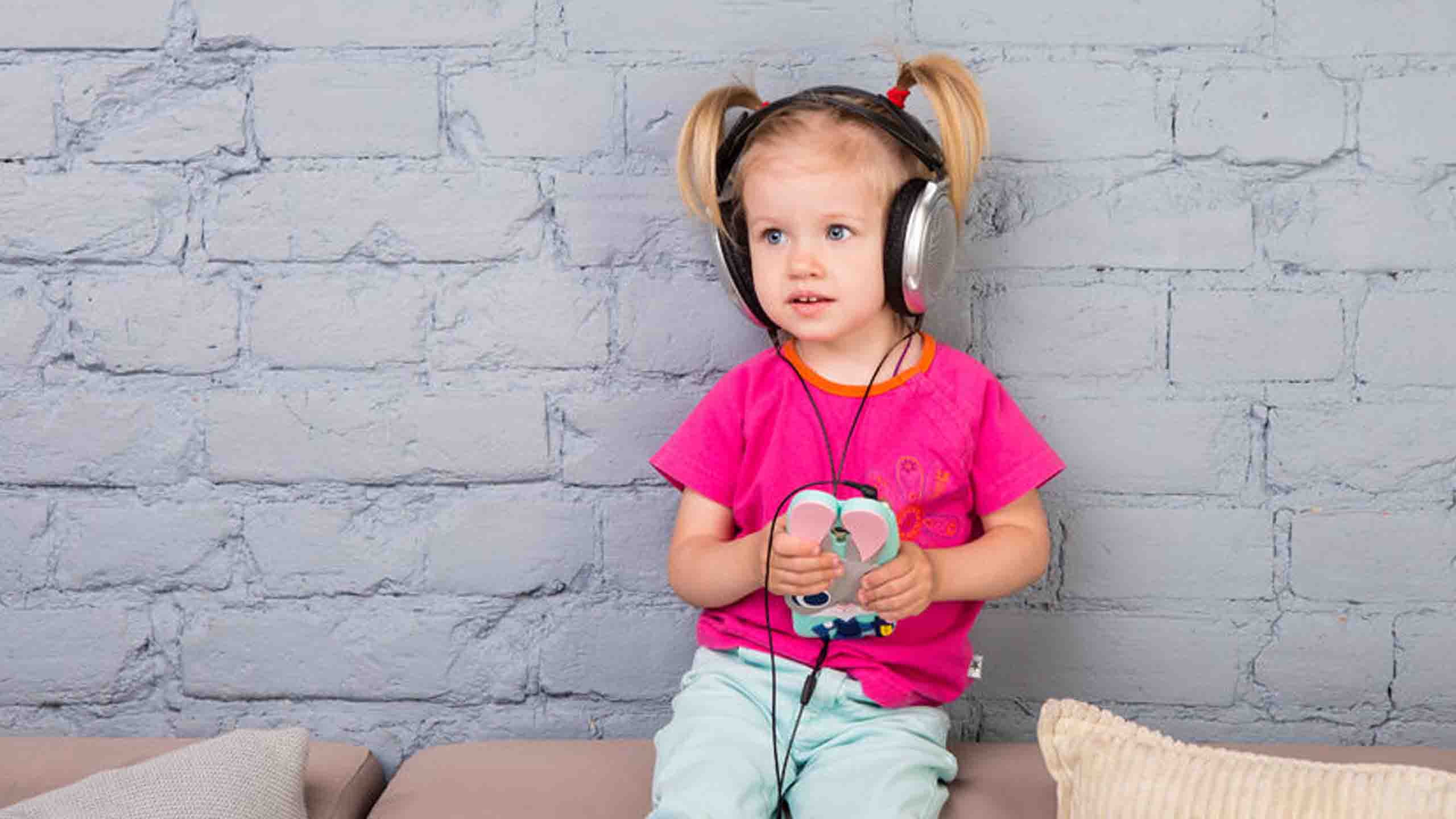 trenzas, musica, auriculares, 2K, HD Wallpaper